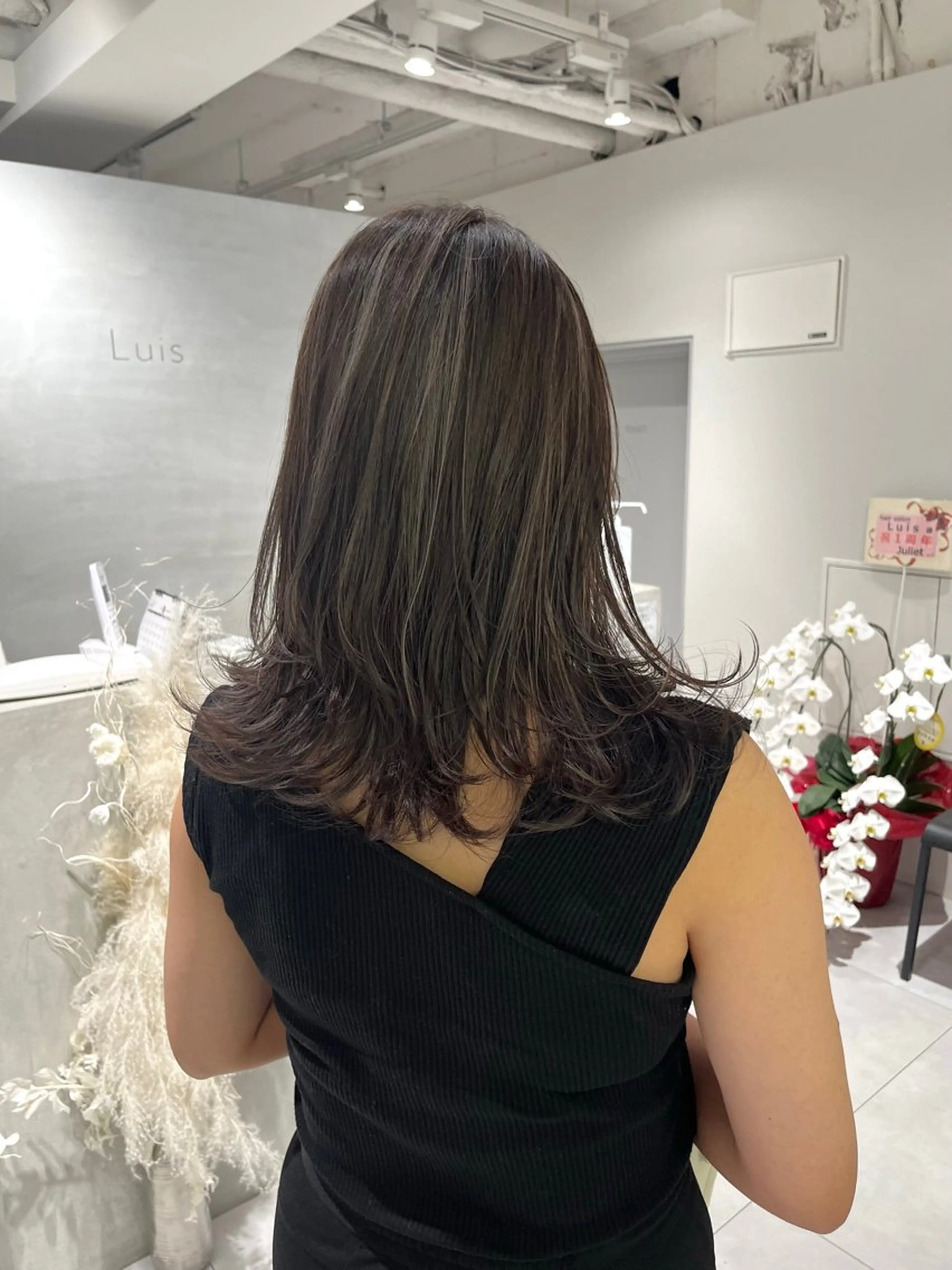 セミロング カラー カット ヘアカラー バレイヤージュ ハイライトのヘアスタイル