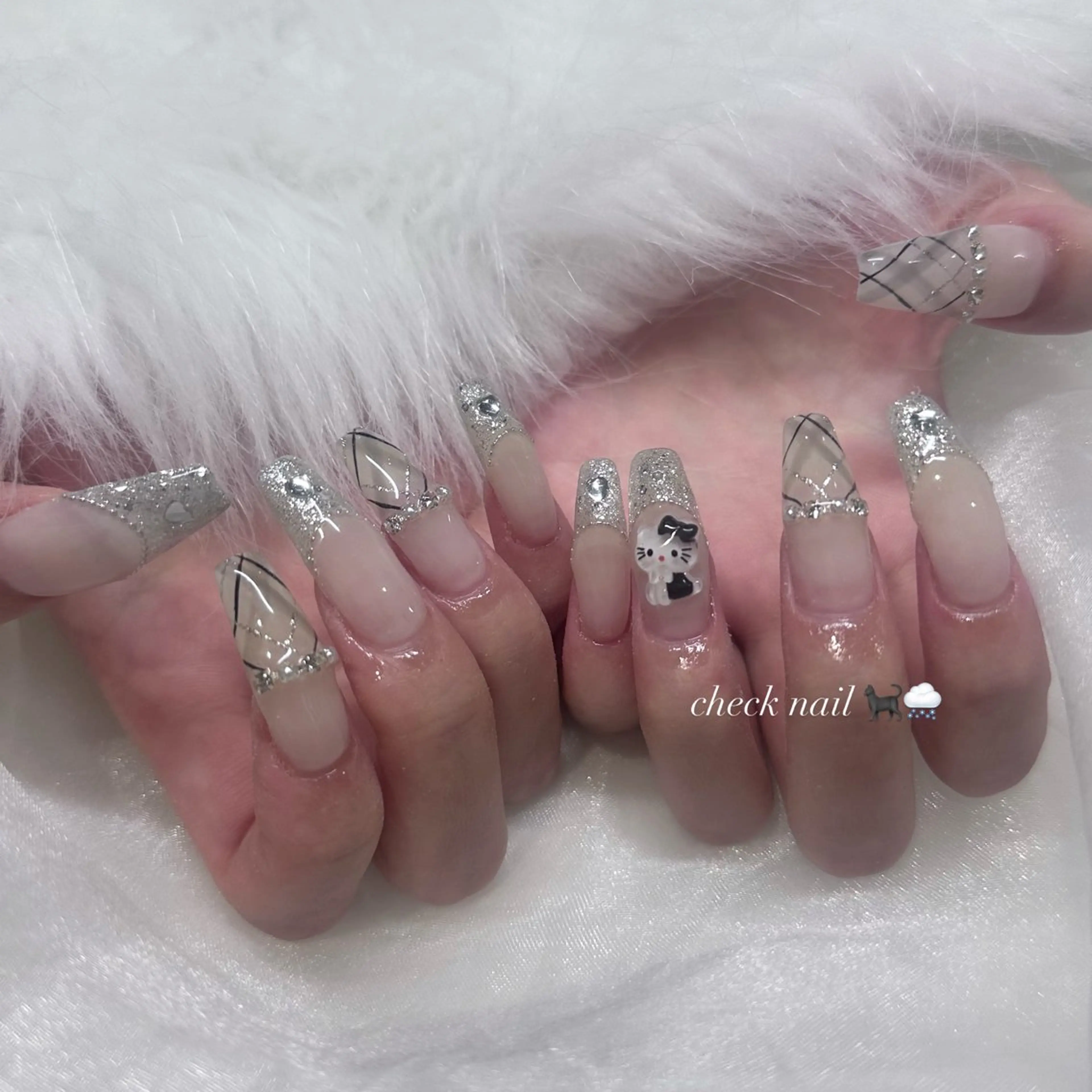 ネイル キラキラネイル 冬ネイル ume hairsalon所属・nono/ 熊取ﾈｲﾙｻﾛﾝのネイルデザイン
