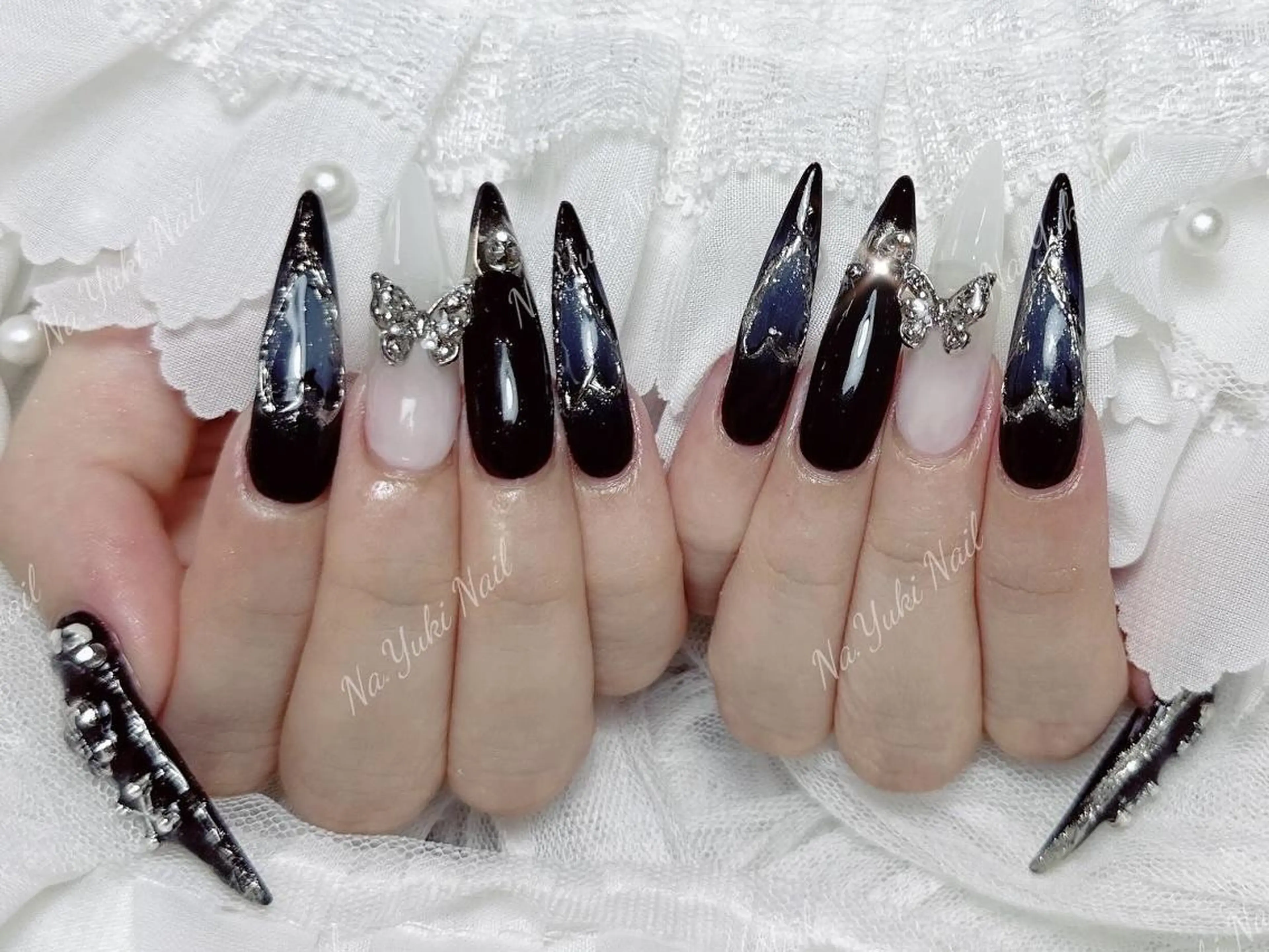 ネイル Queenie 🦋のネイルデザイン