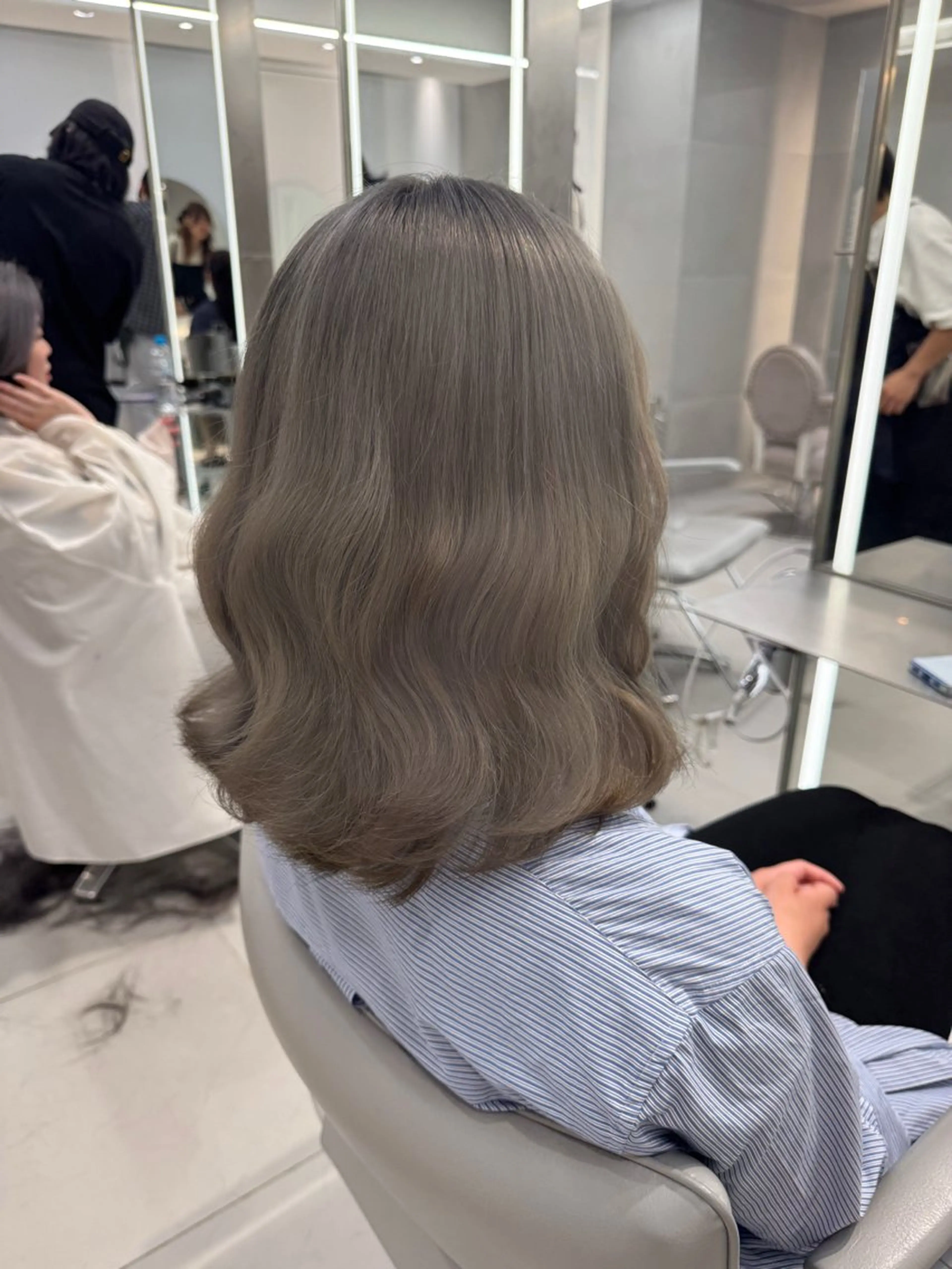 ミディアム カラー シールエクステ アッシュ バレイヤージュ ベージュカラー 黒髪 ヘアカラー トリートメント ar+ ❤︎ maiのヘアスタイル