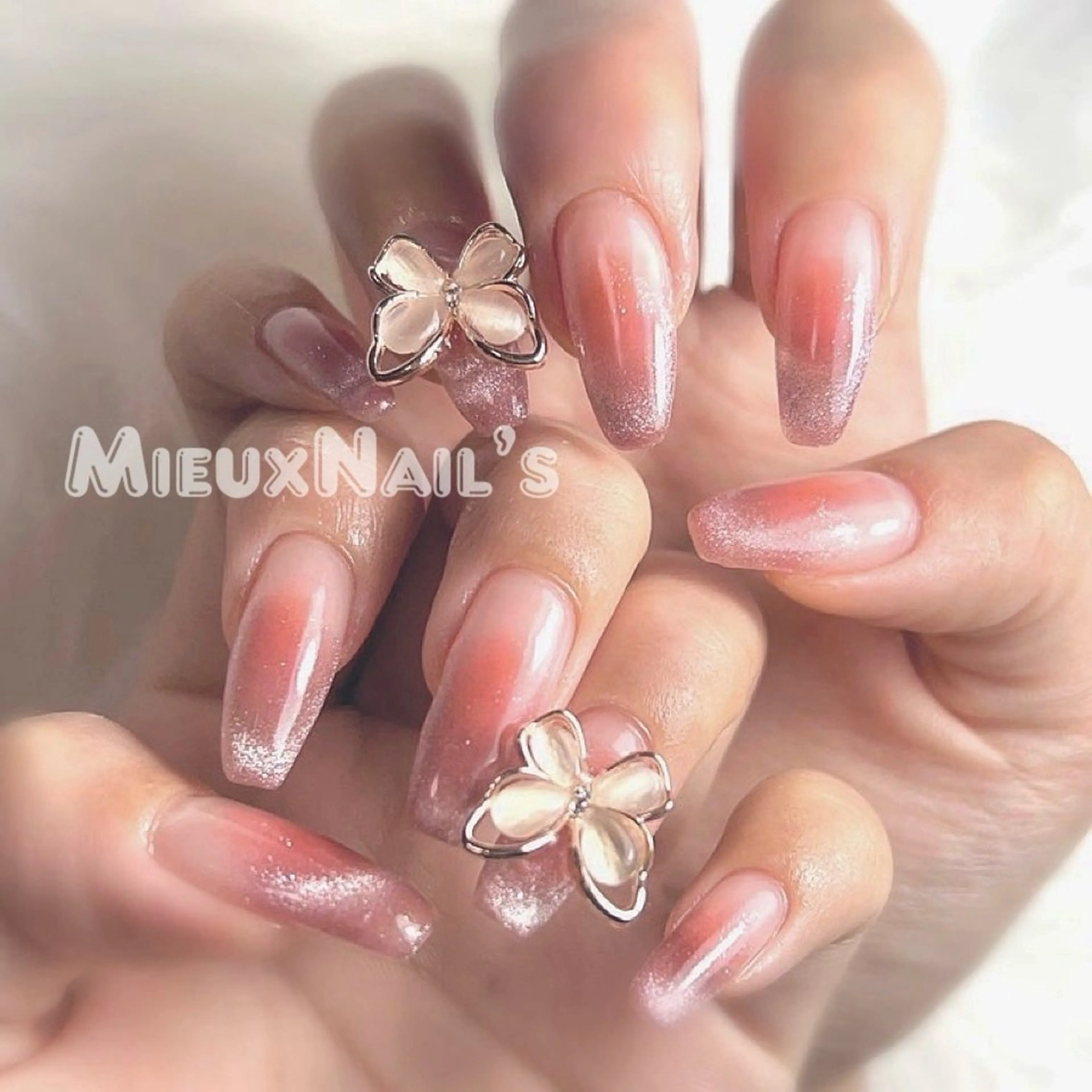 ネイル チークネイル フレンチネイル マグネットネイル マグネットフレンチ ハンドネイル Miyu❤️‍🔥 Mieuxnailsのネイルデザイン