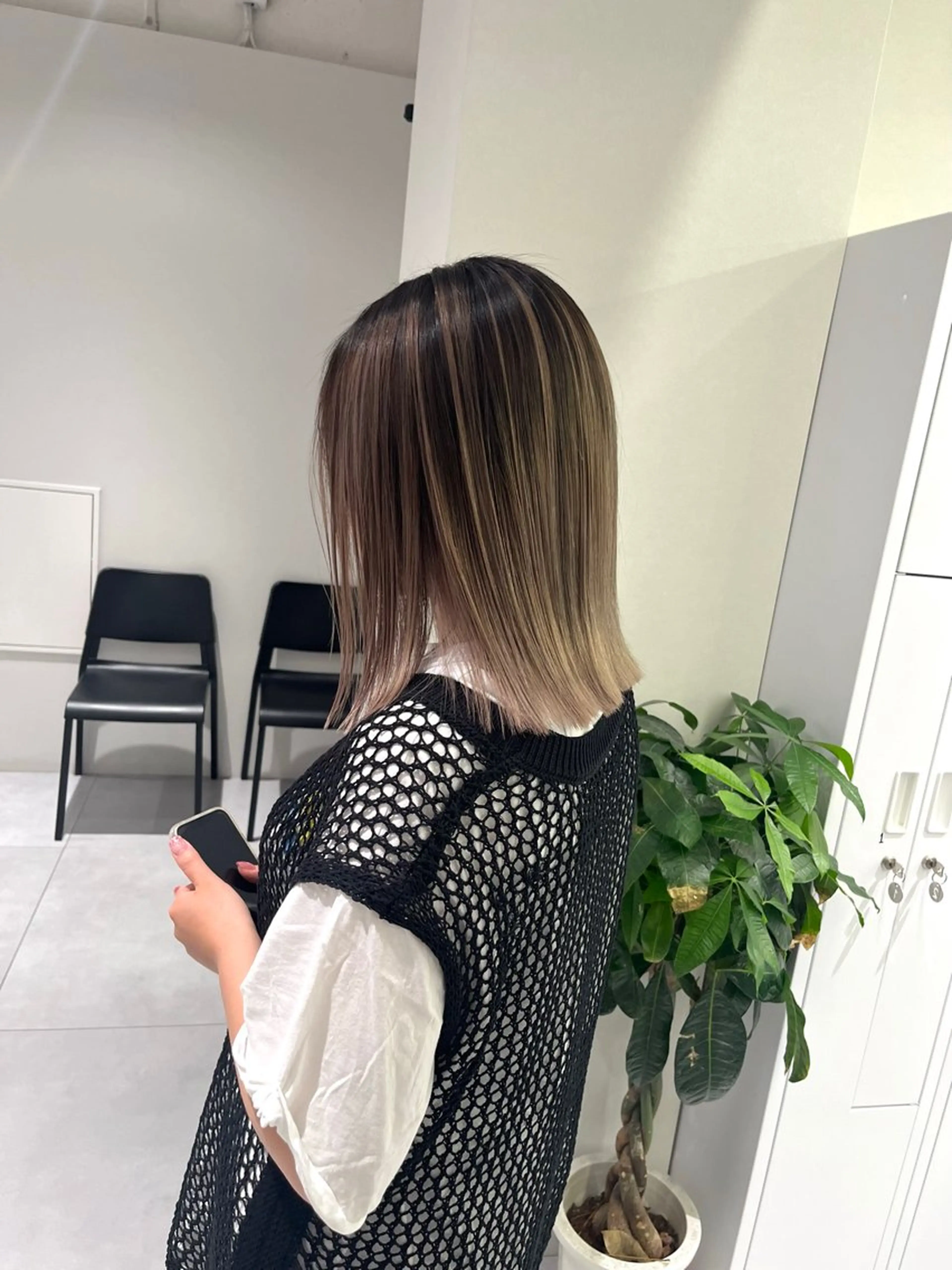 ミディアム カラー ヘアカラー バレイヤージュ ハイライトのヘアスタイル