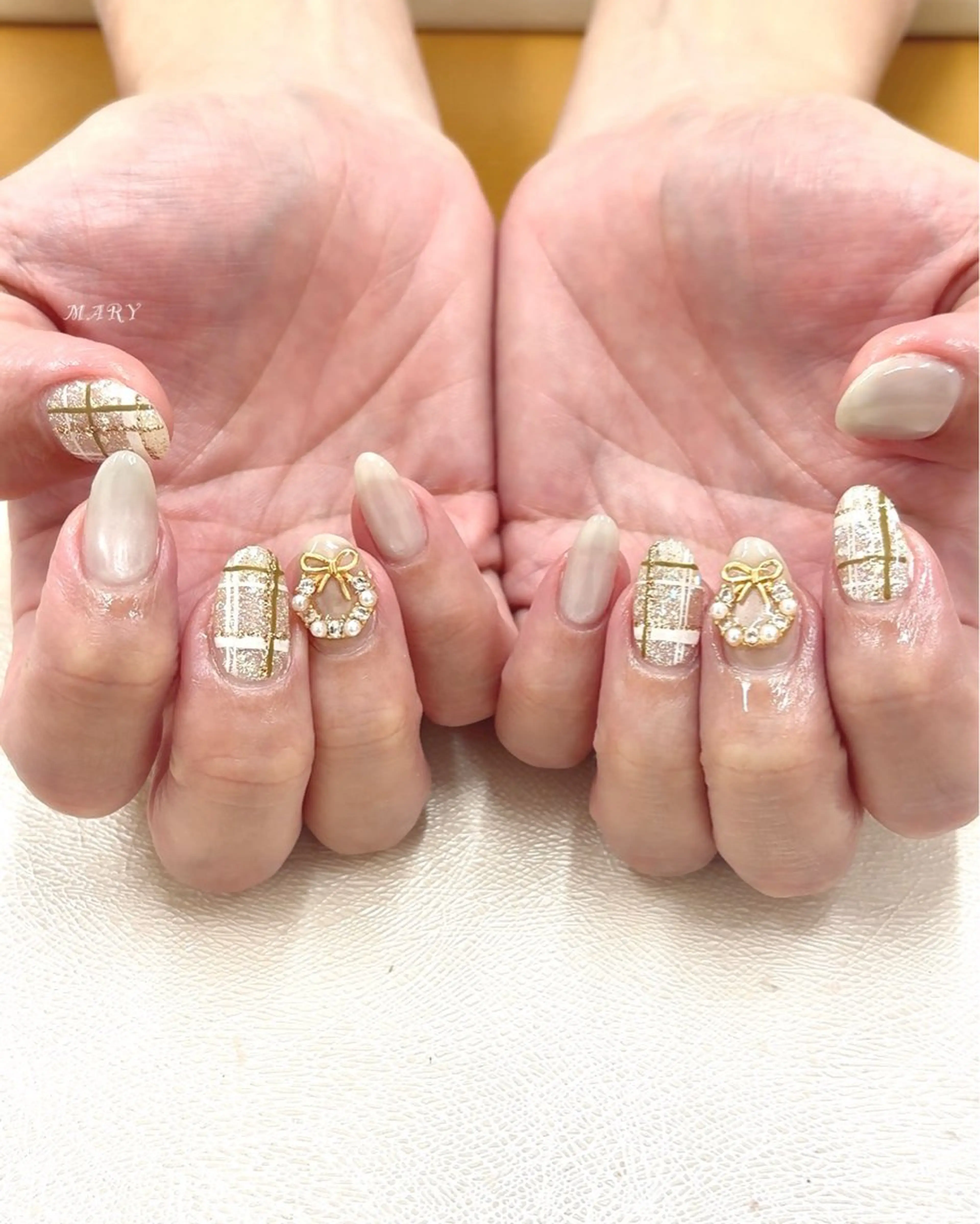 ネイル マグネットネイル ニュアンスネイル ホワイト 冬ネイル クリスマス ハンドネイル Mary nail所属・Mary nail .narumiのネイルデザイン