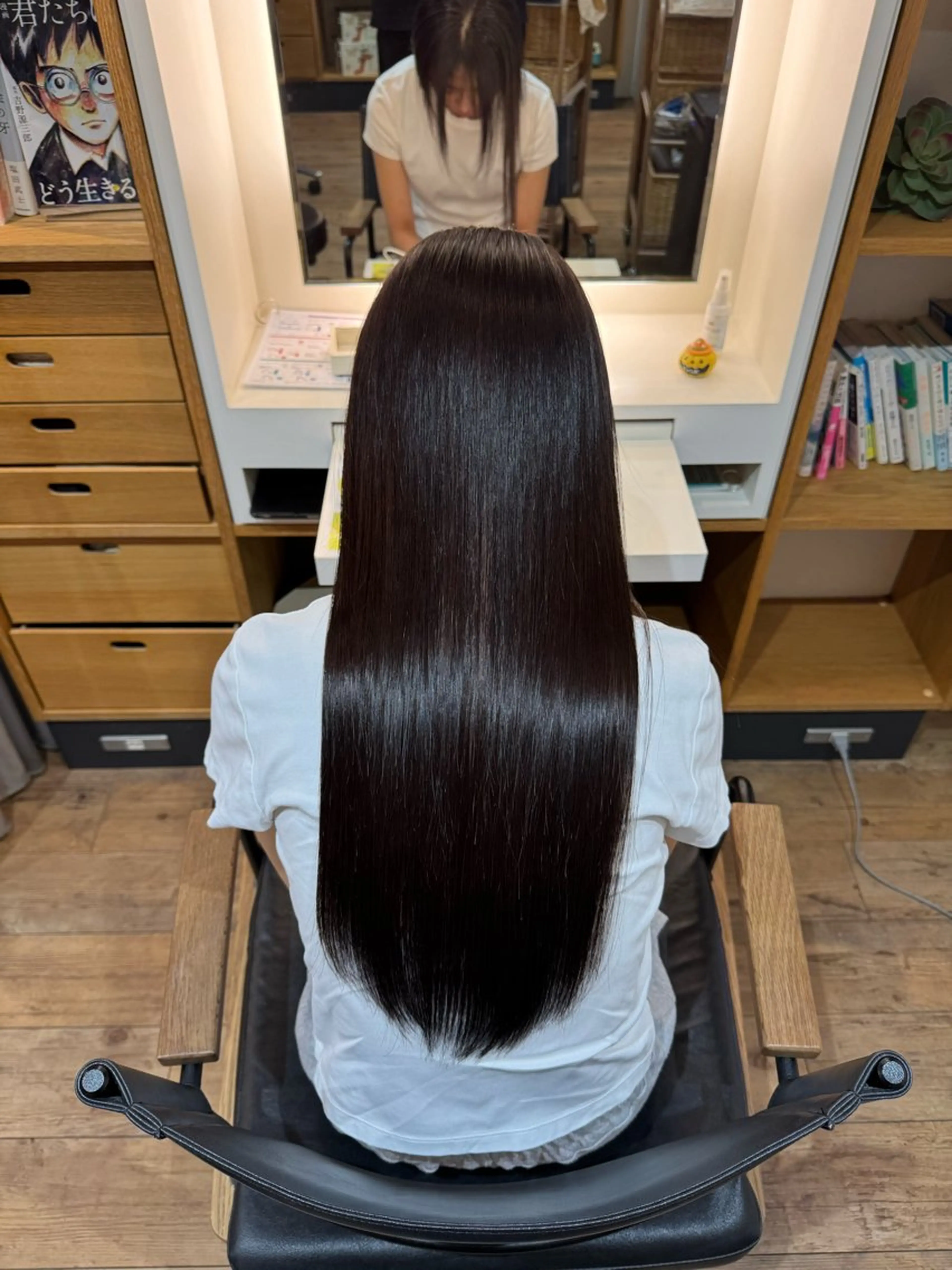 セミロング カット 縮毛矯正 トリートメント afloatkobe所属・美髪/髪質改善 川口凌弥のヘアスタイル