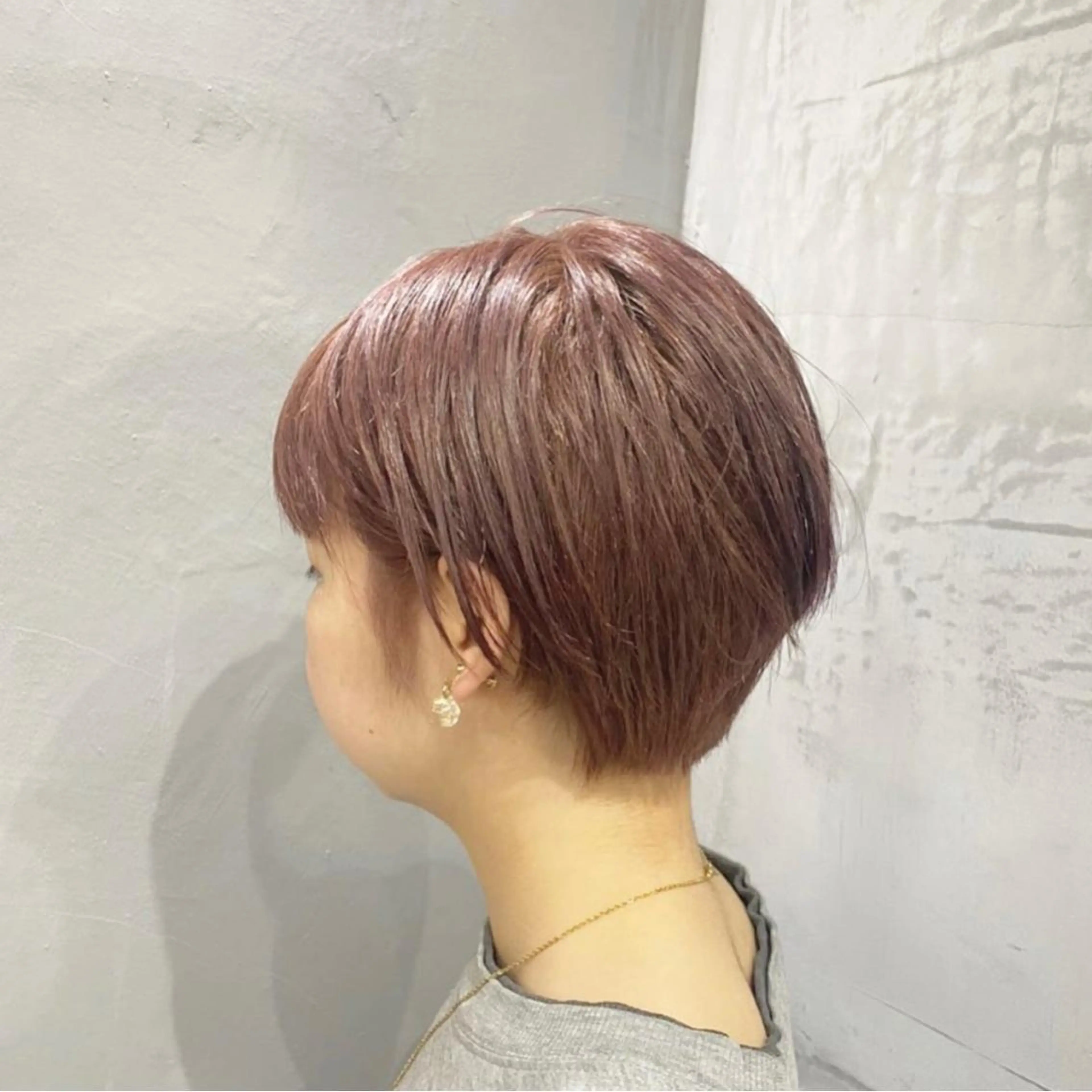 ショート カラー ベージュカラー ピンクカラー ピンクベージュ i Lu.所属・武田 和子のヘアスタイル
