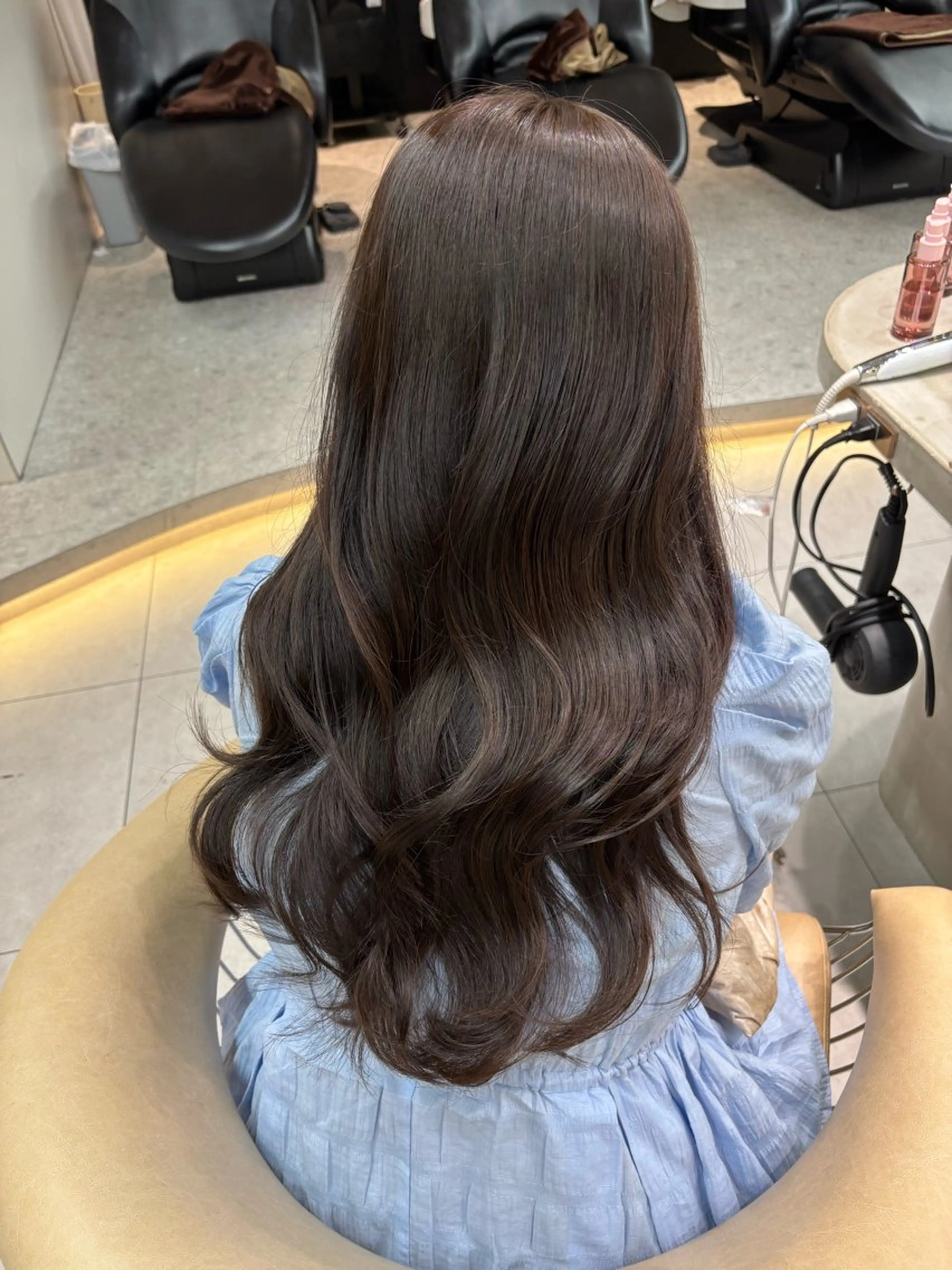 カラー Lond Melia所属・あいり／艶髪 、透明感カラー🩶のヘアスタイル