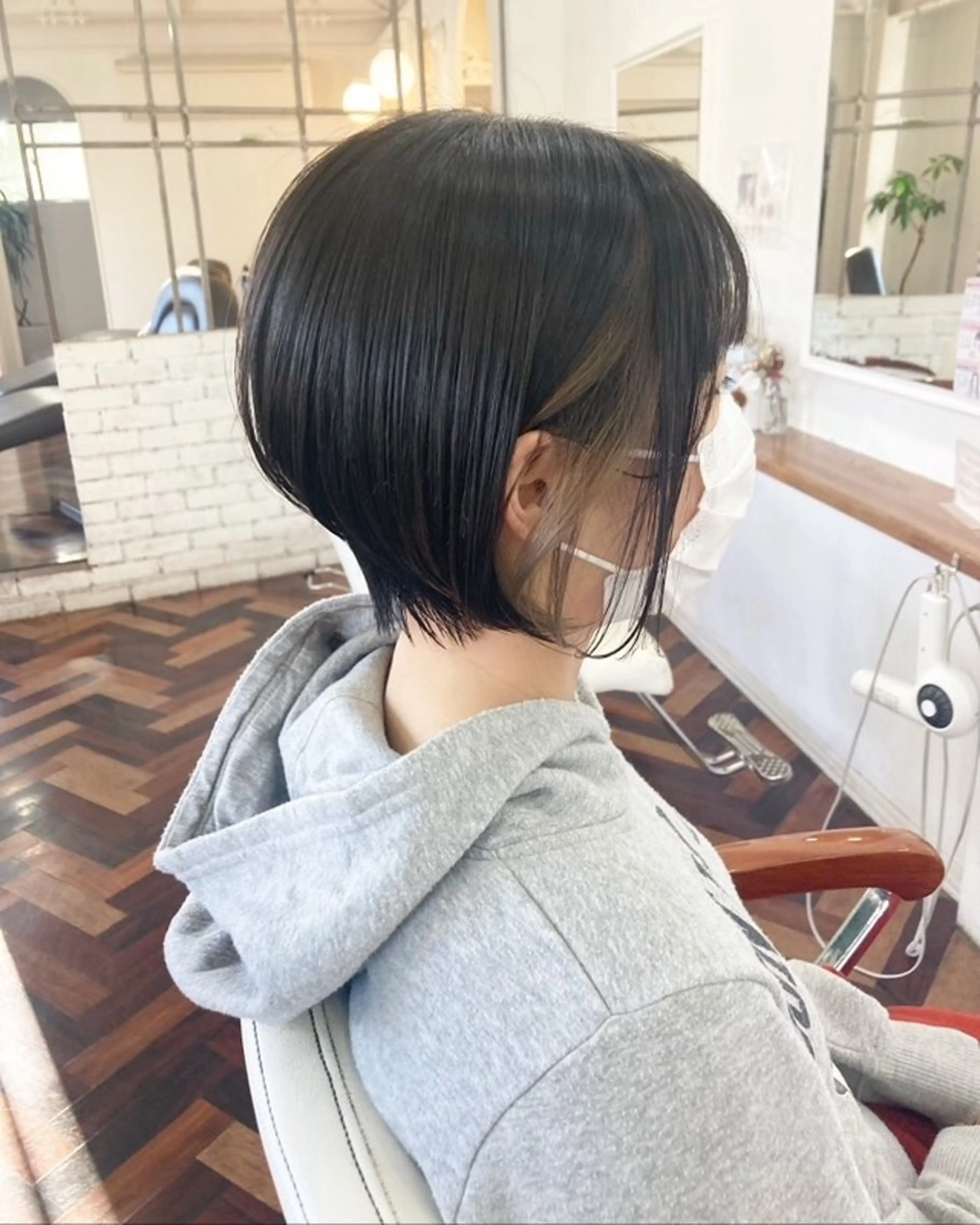 ショート カラー ブリーチ ケアブリーチ イヤリングカラー インナーカラー 髪質改善 mopa所属・mopa_kaede フェミニン／艶髪のヘアスタイル