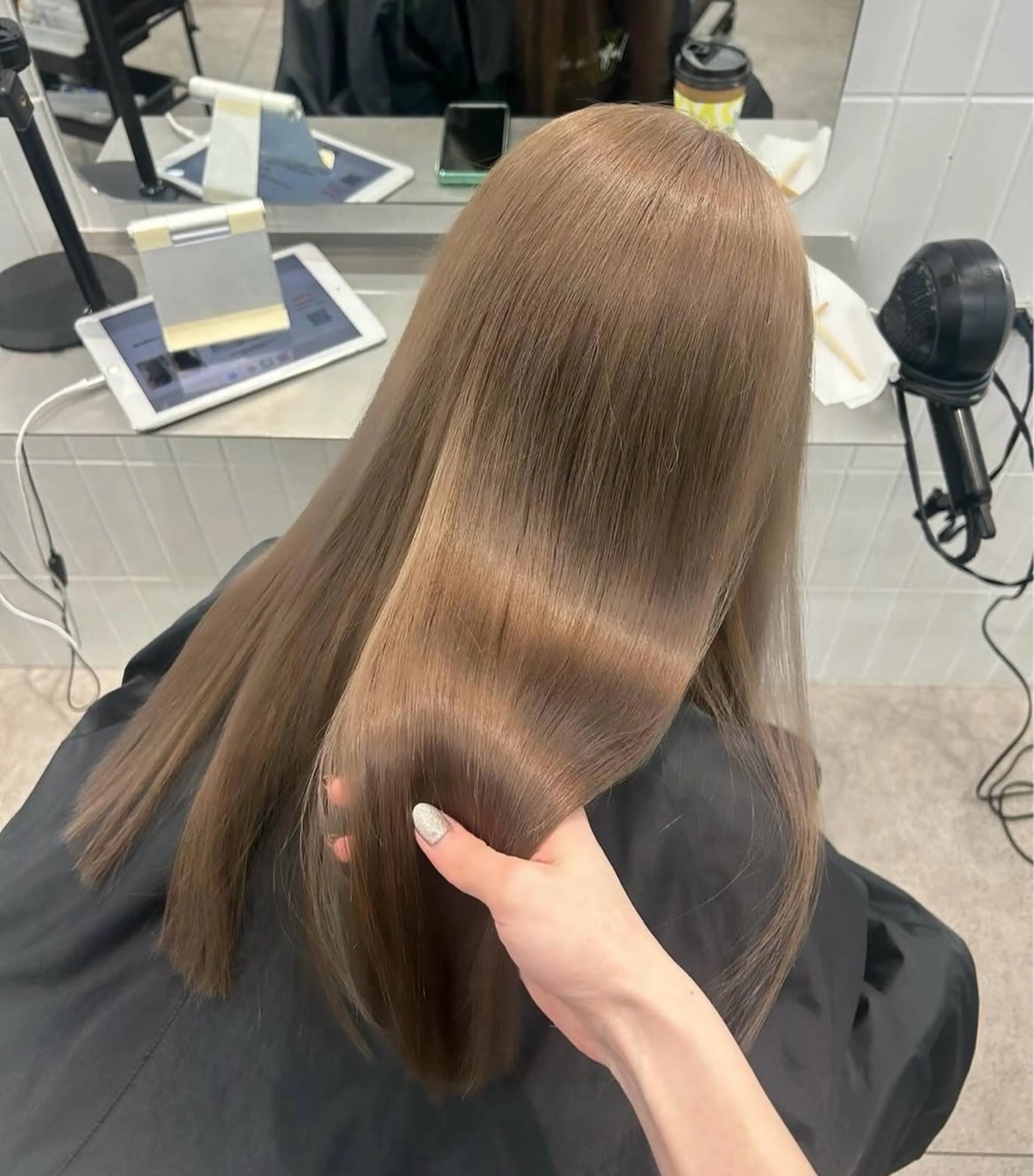 ロング カラー ベージュカラー ブリーチ ブラウンカラー グレージュ ミルクティーベージュ ヘアカラー 🌊海外ハイライト リタッチ/縮毛矯正のヘアスタイル