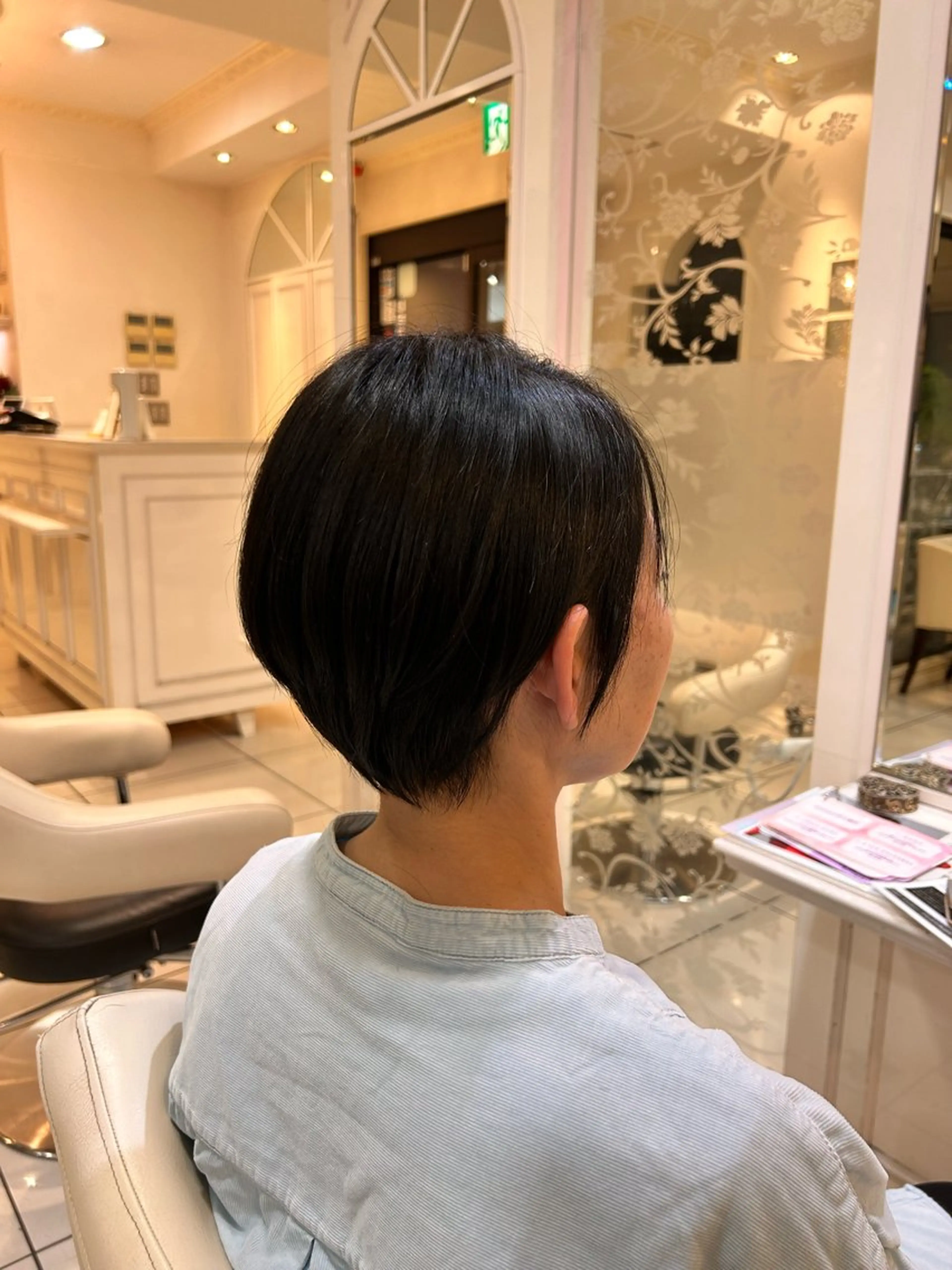 ショート ヘアカラー AONE☀️ 海外ヘアのヘアスタイル