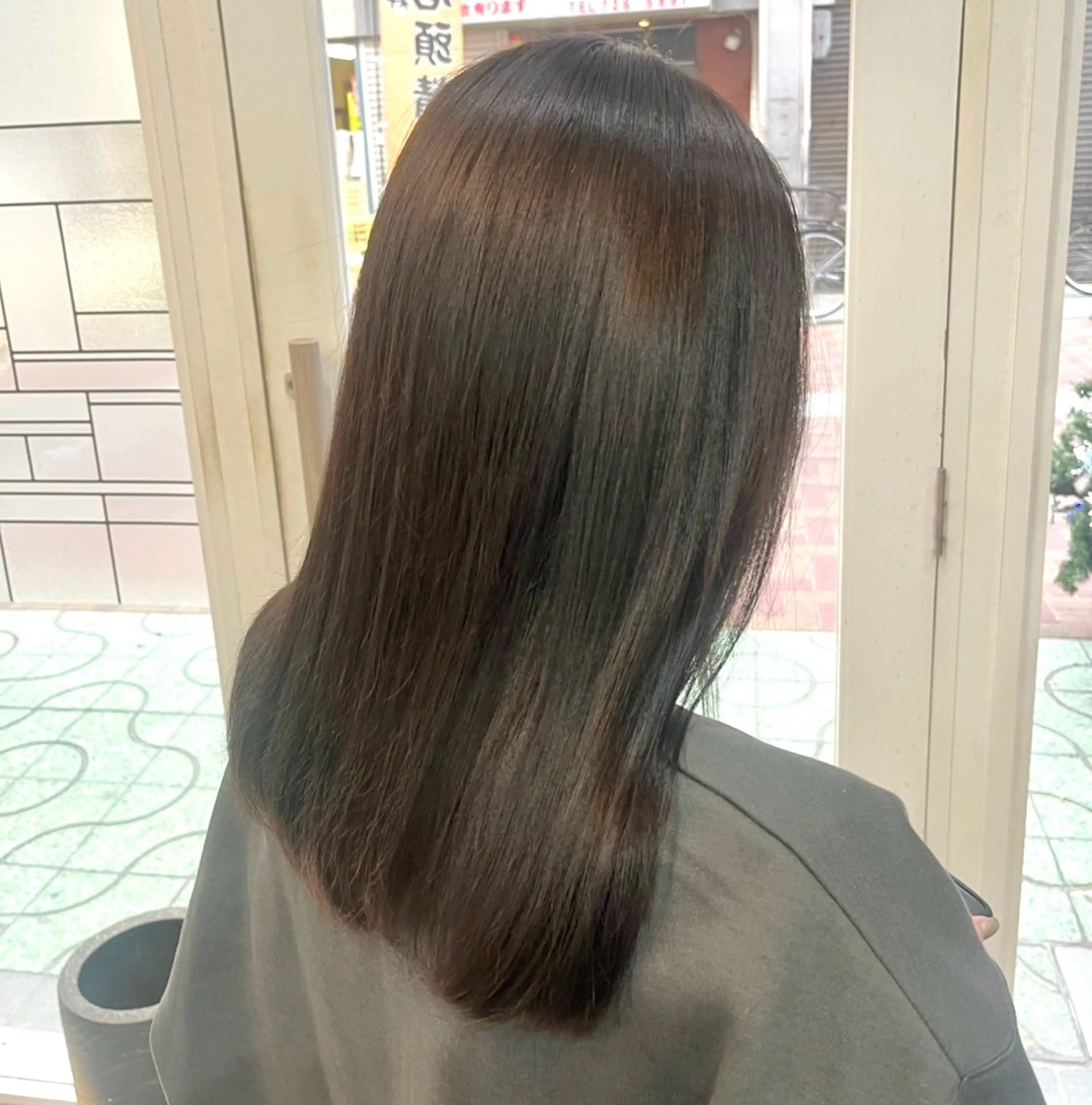 セミロング カラー ヘアカラー 堀川 希歩のヘアスタイル