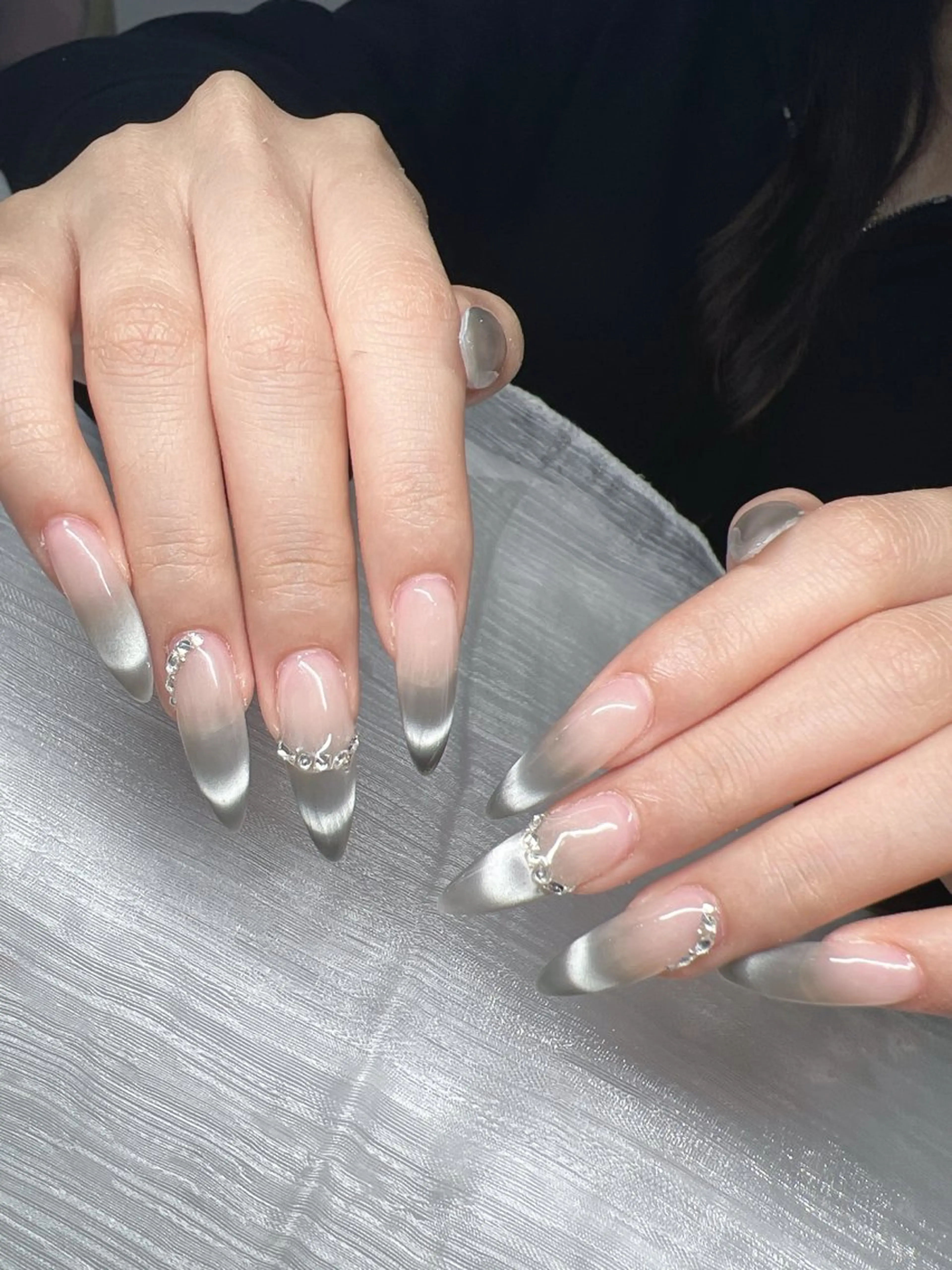 ネイル 長さ出し グラデーション 卒業式 キラキラネイル マグネットネイル ハンドネイル Lee Nailsのネイルデザイン