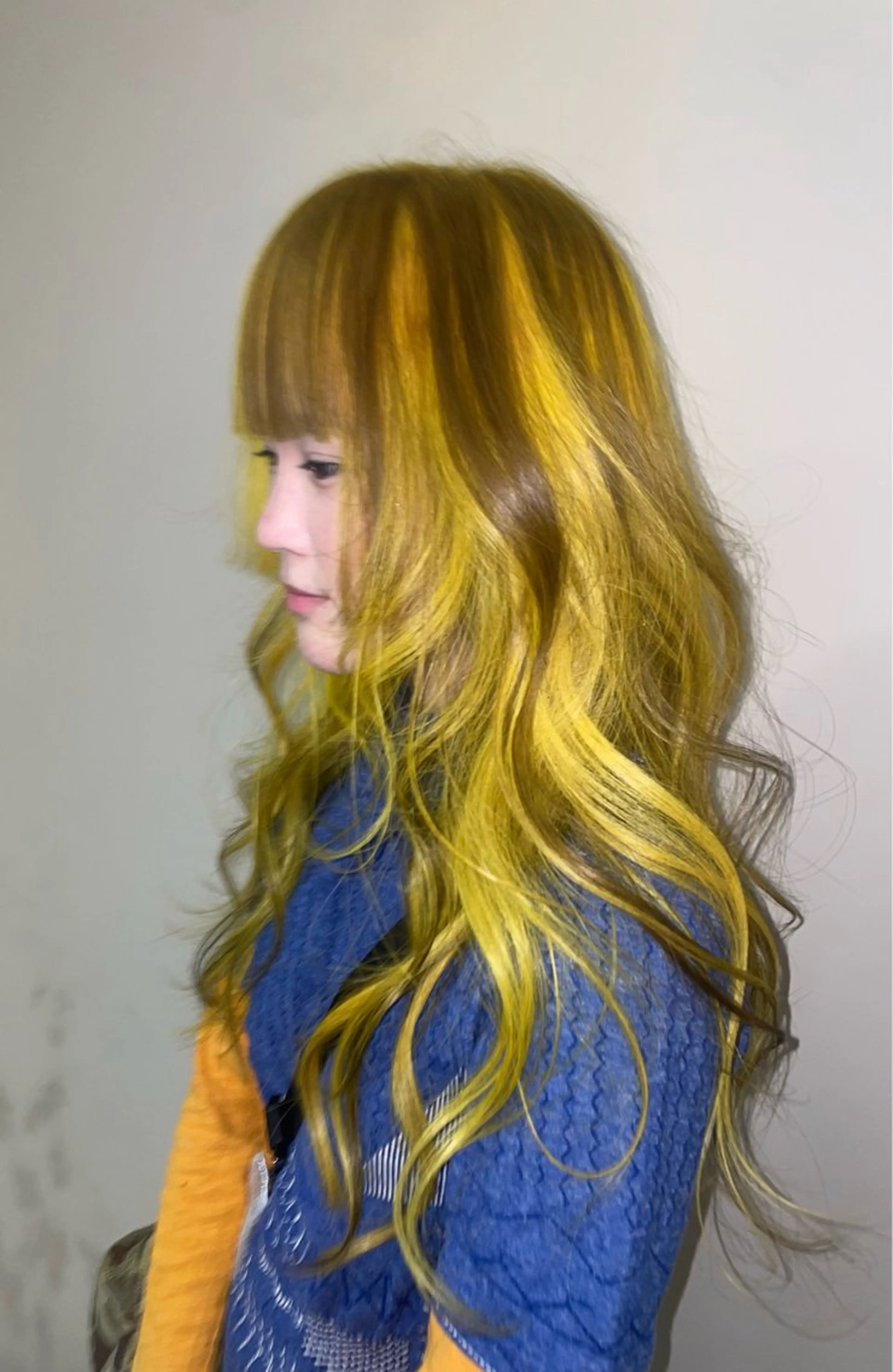 ロング カラー ブラウンカラー デザインカラー 栗山 瑠花のヘアスタイル