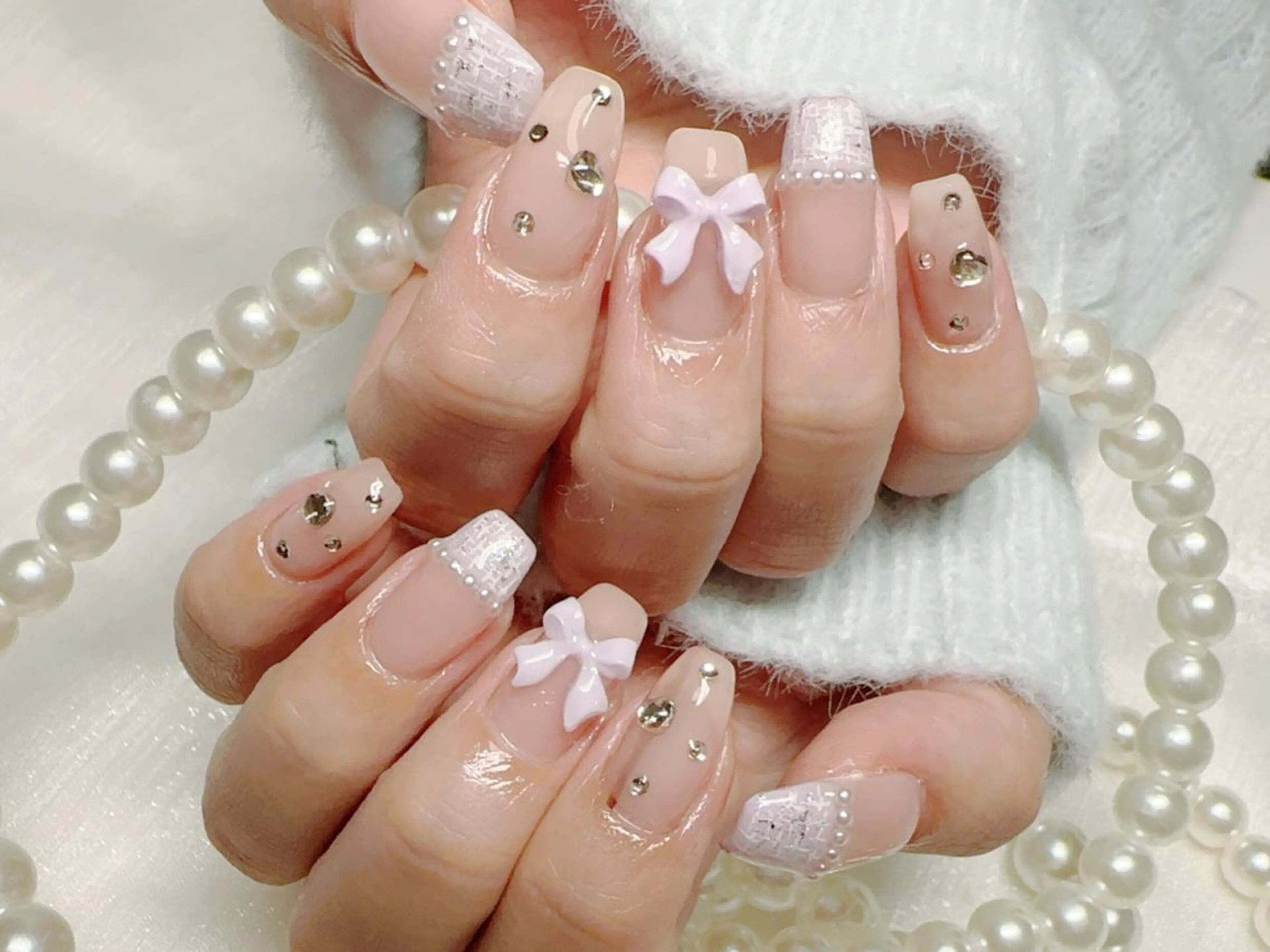 ネイル オーロラネイル 長さ出し フレンチネイル ガーリー キラキラネイル ハンドネイル ハンドケア NANAKO 🌼のネイルデザイン