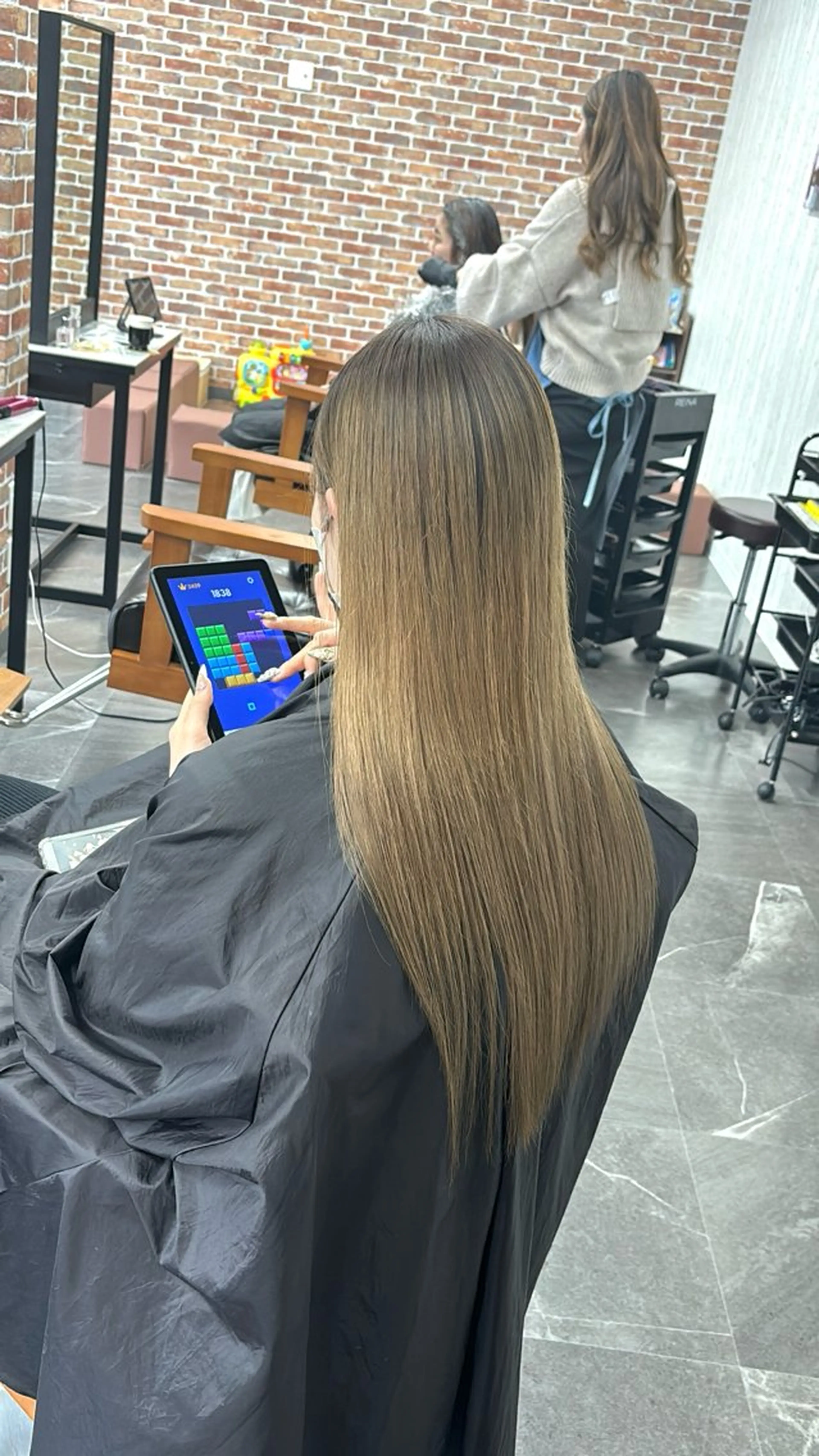 ロング カラー ブリーチ ヘアカラー トリートメント ギャルの革命児 秀斗のヘアスタイル