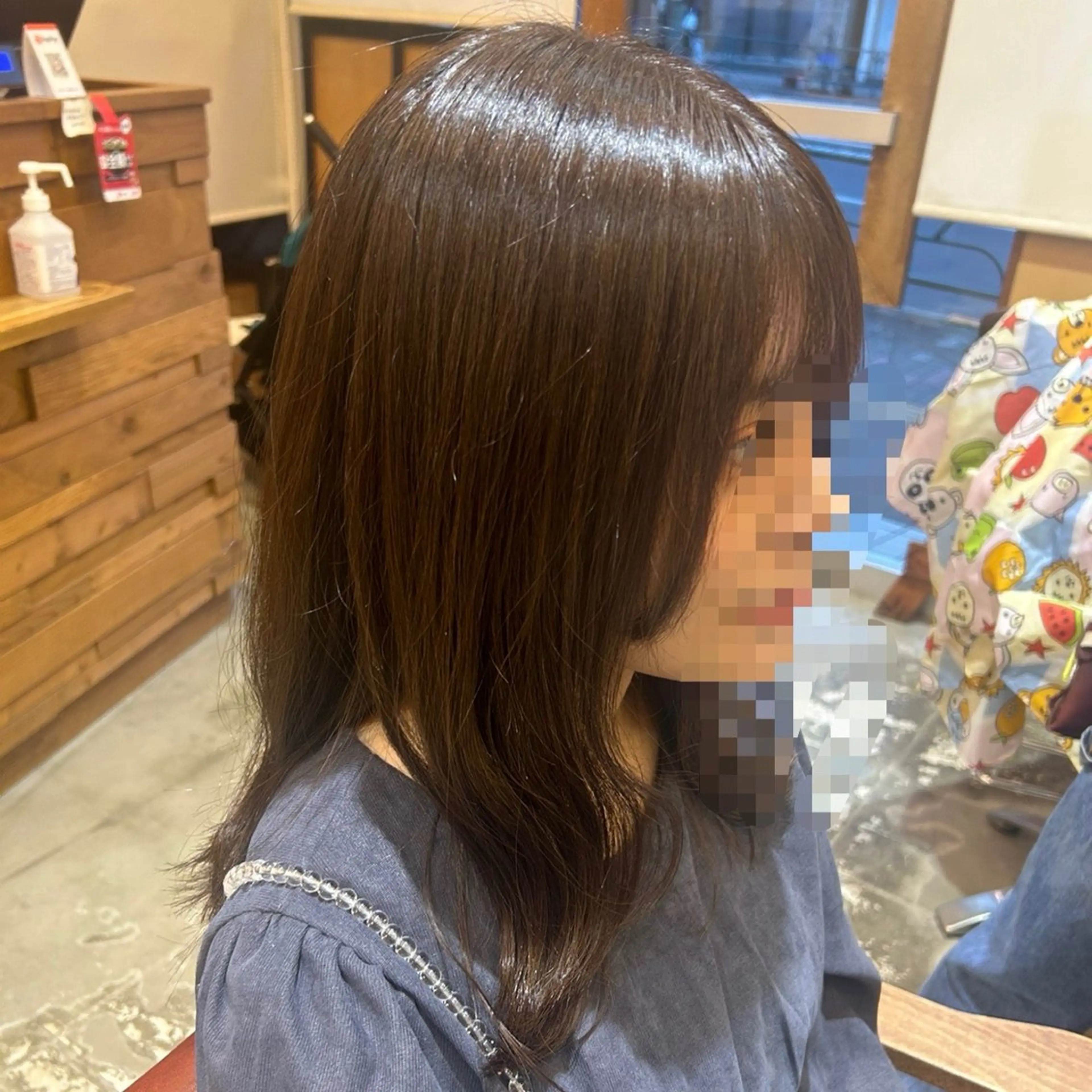 ミディアム カラー カット ヘアカラー トリートメント 若狭 彩花のヘアスタイル