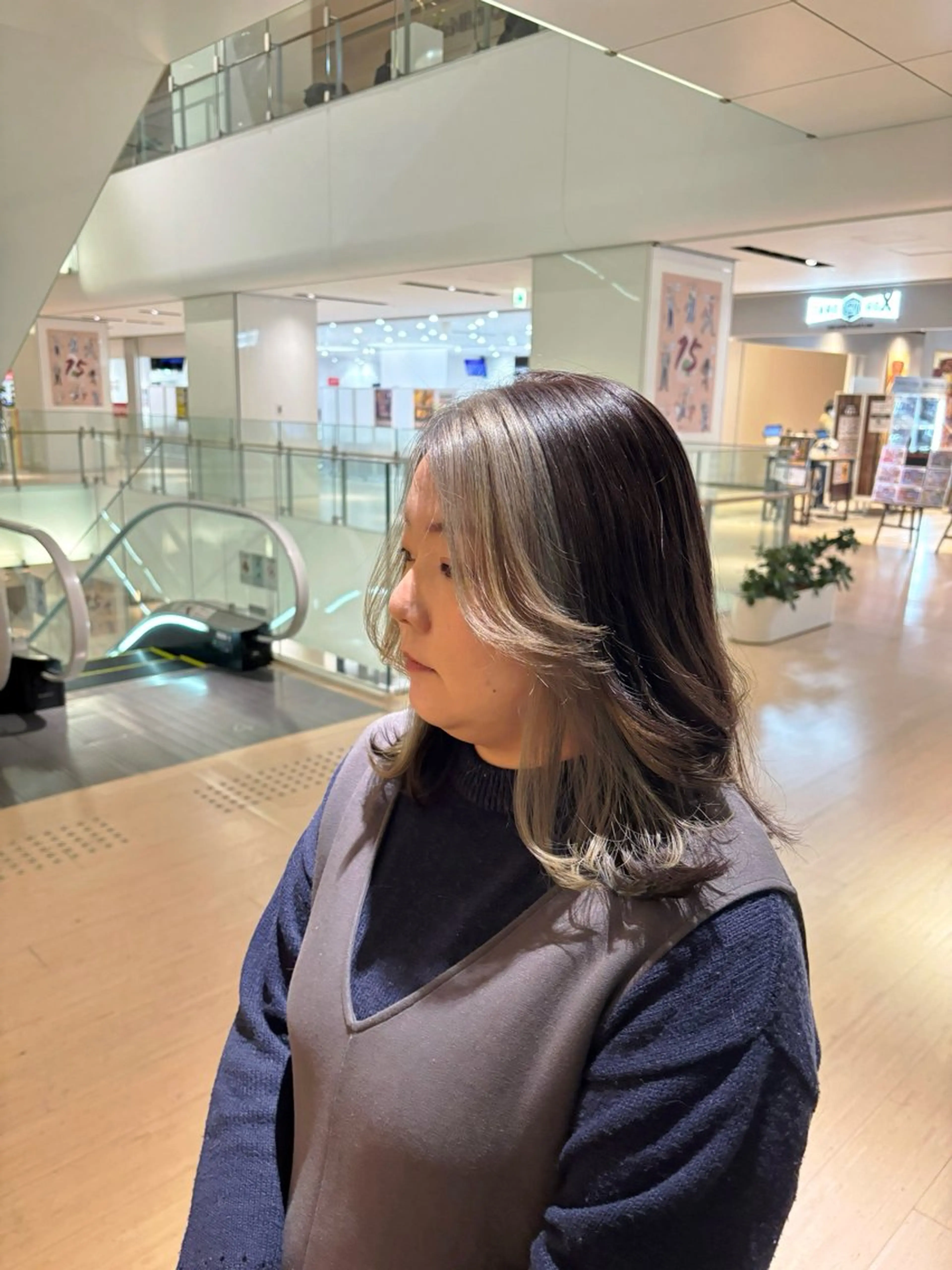 セミロング カラー ミストバング ベージュカラー ブリーチ フェイスフレーミング ヘアカラー ショート/ミニボブ マンツーマン/マユコのヘアスタイル