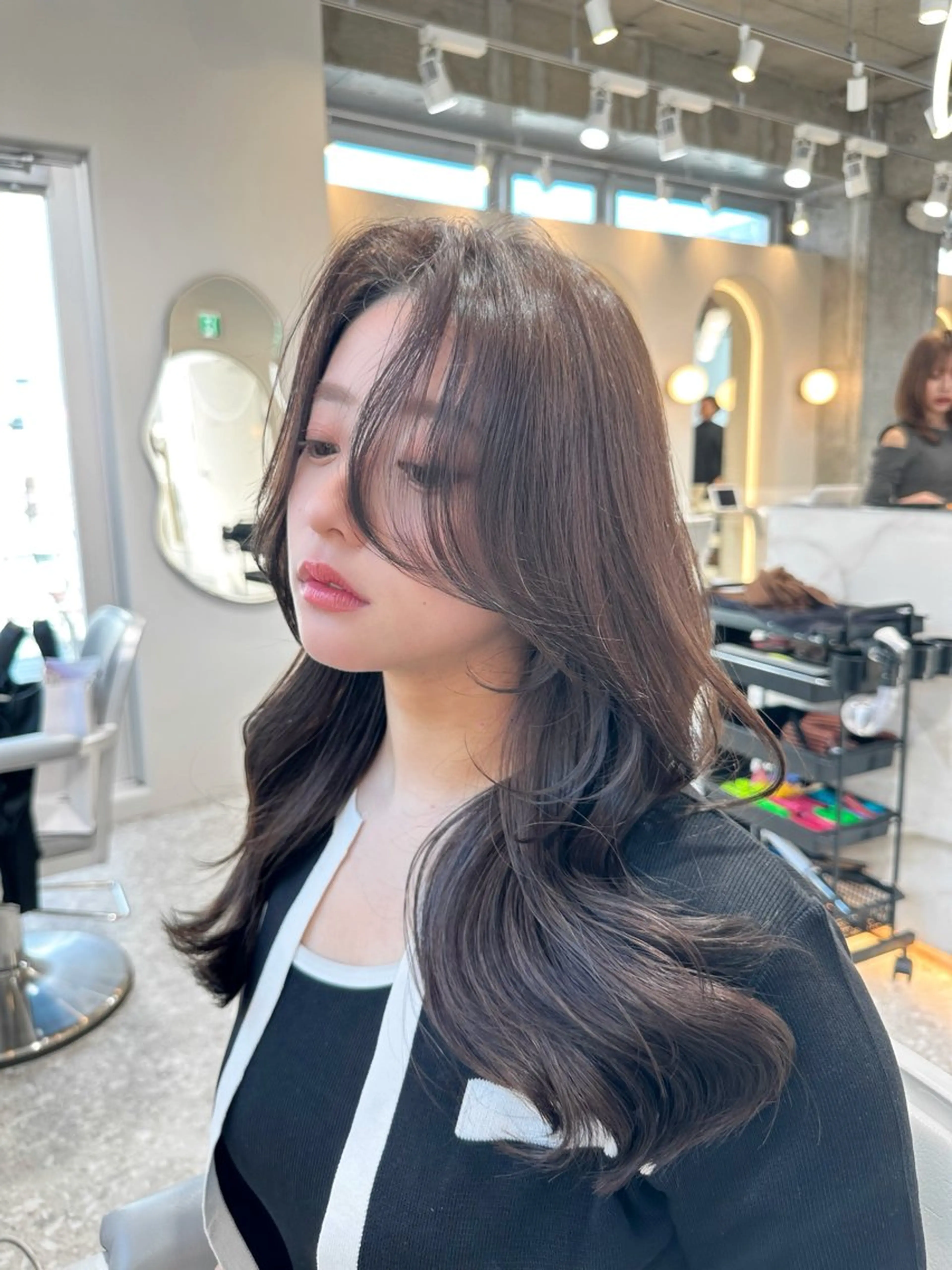 セミロング カラー ベージュカラー 黒髪 ブルーカラー ブルーブラック ブラウンカラー カット ヘアカラー トリートメント 韓国レイヤー/透明感 カラー/髪質改善角所のヘアスタイル