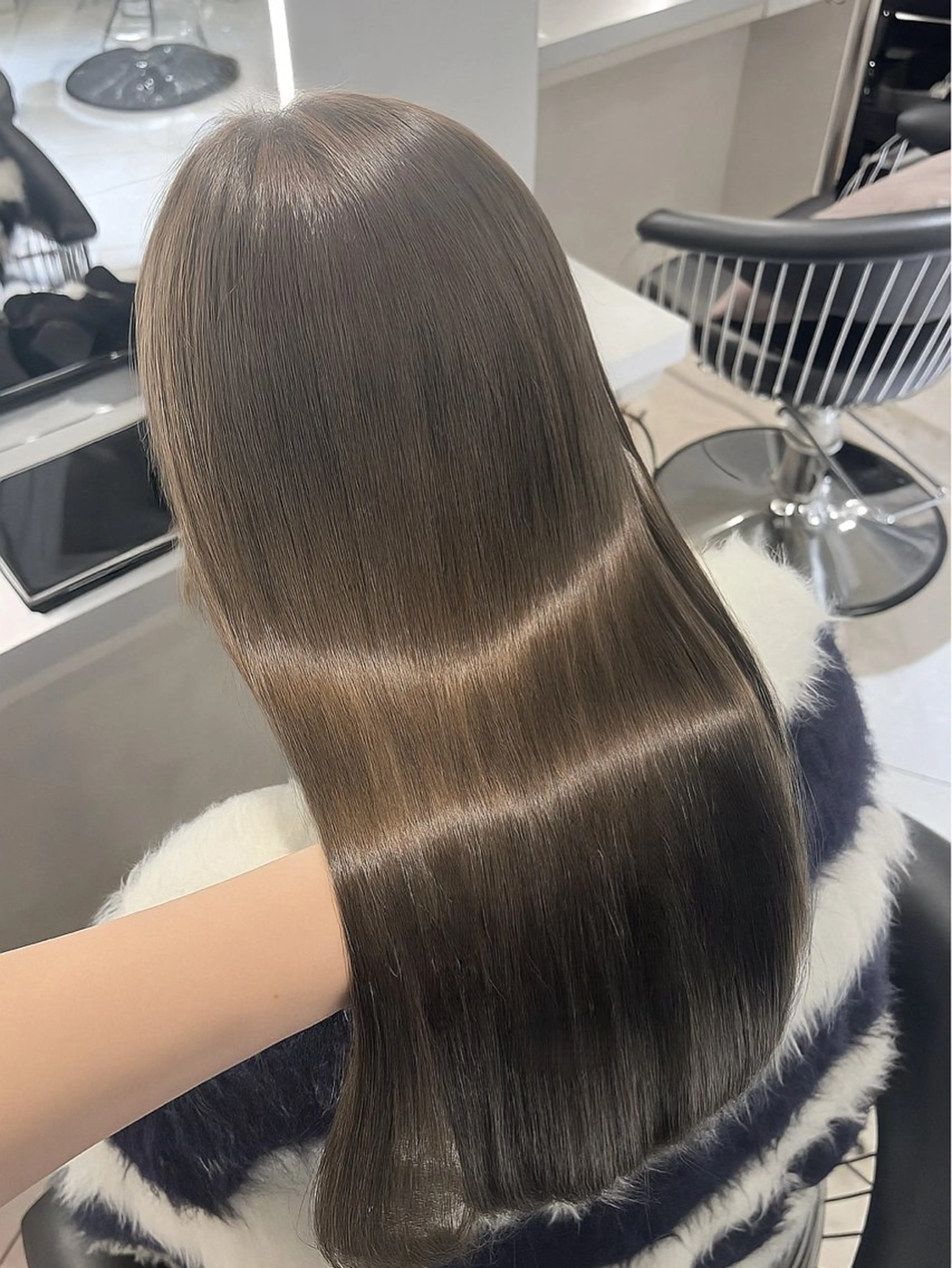 カラー アッシュ ベージュカラー ブリーチ ケアカラー 透明感カラー ヘアカラー 内間 光輝のヘアスタイル