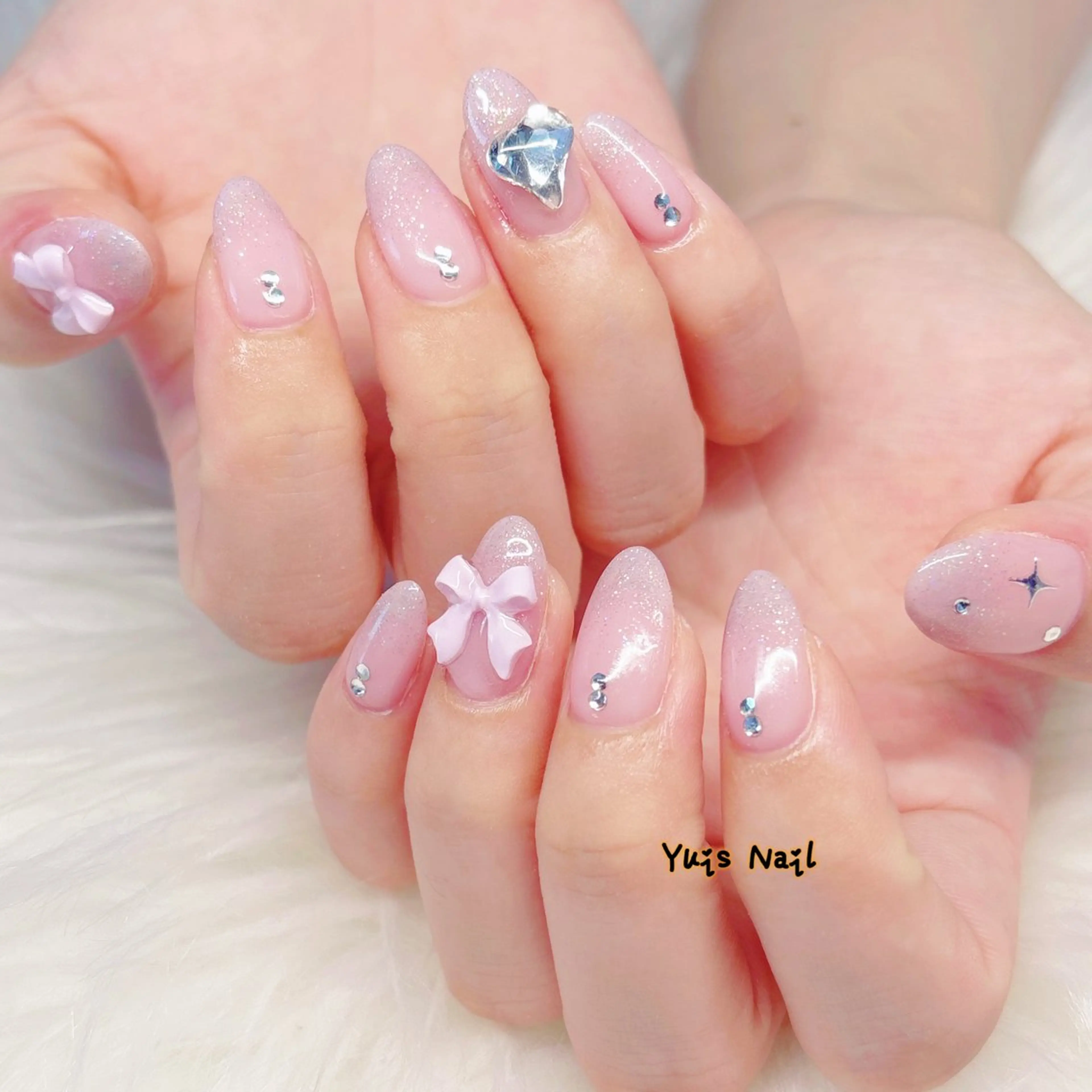 ネイル グラデーション ハート キラキラネイル 韓国ネイル ラメ(グリッター) ハンドネイル Yuis Nailスカルプ専門のネイルデザイン