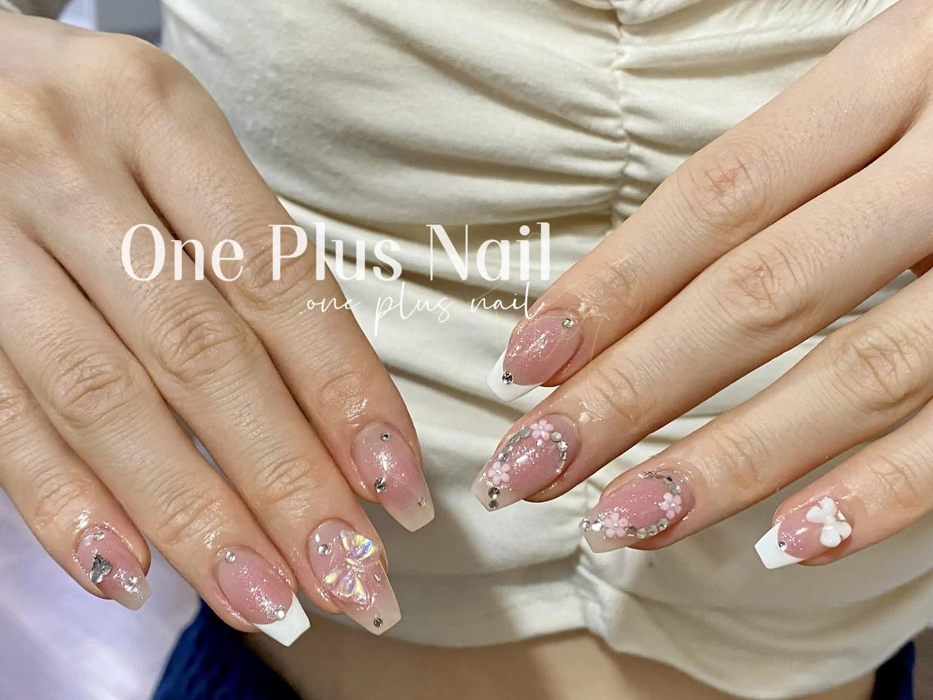 ネイル オーロラネイル フレンチネイル ガーリー オフィスネイル ピンク ハンドネイル One Plus Nail Salonのネイルデザイン