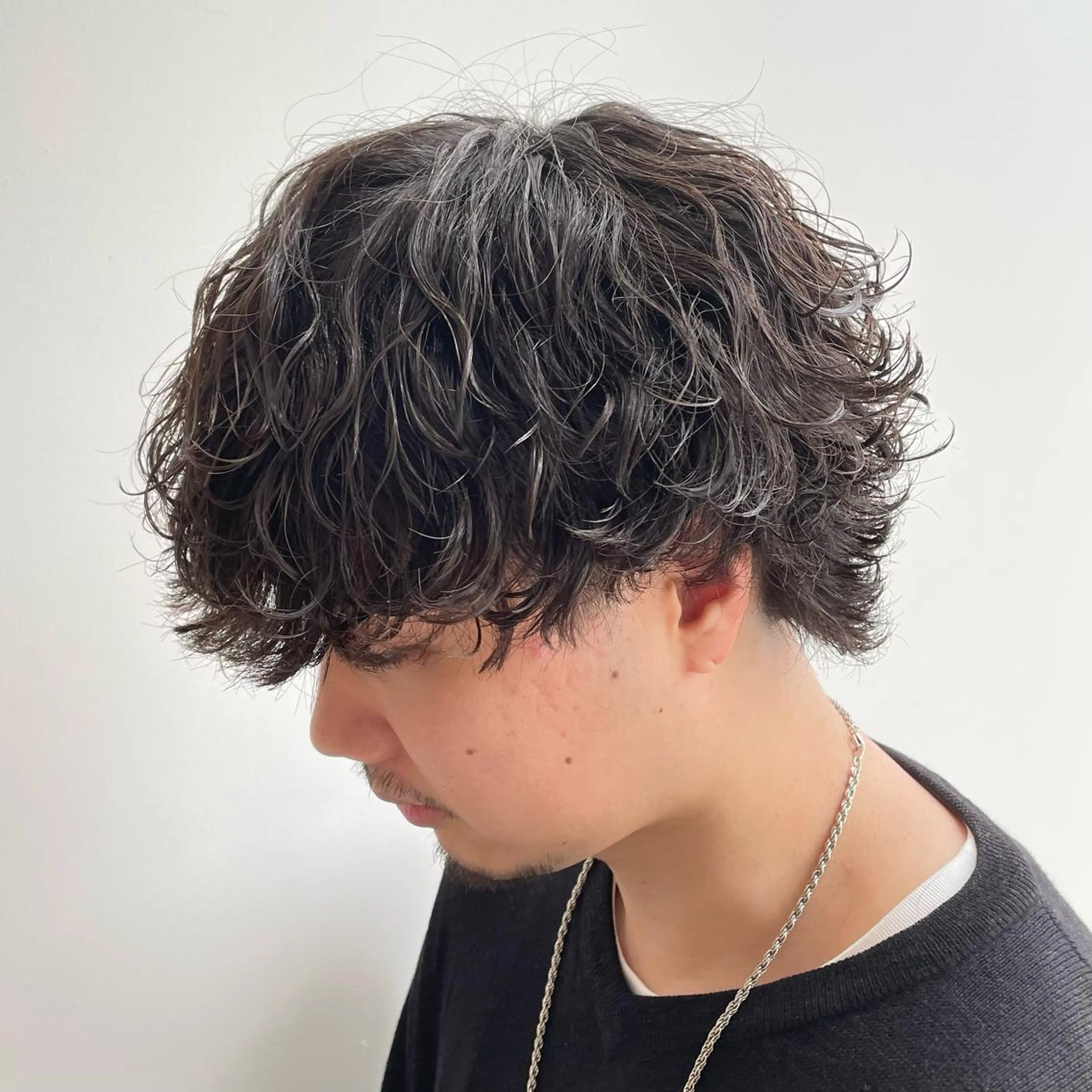 ミディアム パーマ メンズ カット パーマ 🔥縦落ちツイスパ 🔥鈴木健紀のヘアスタイル