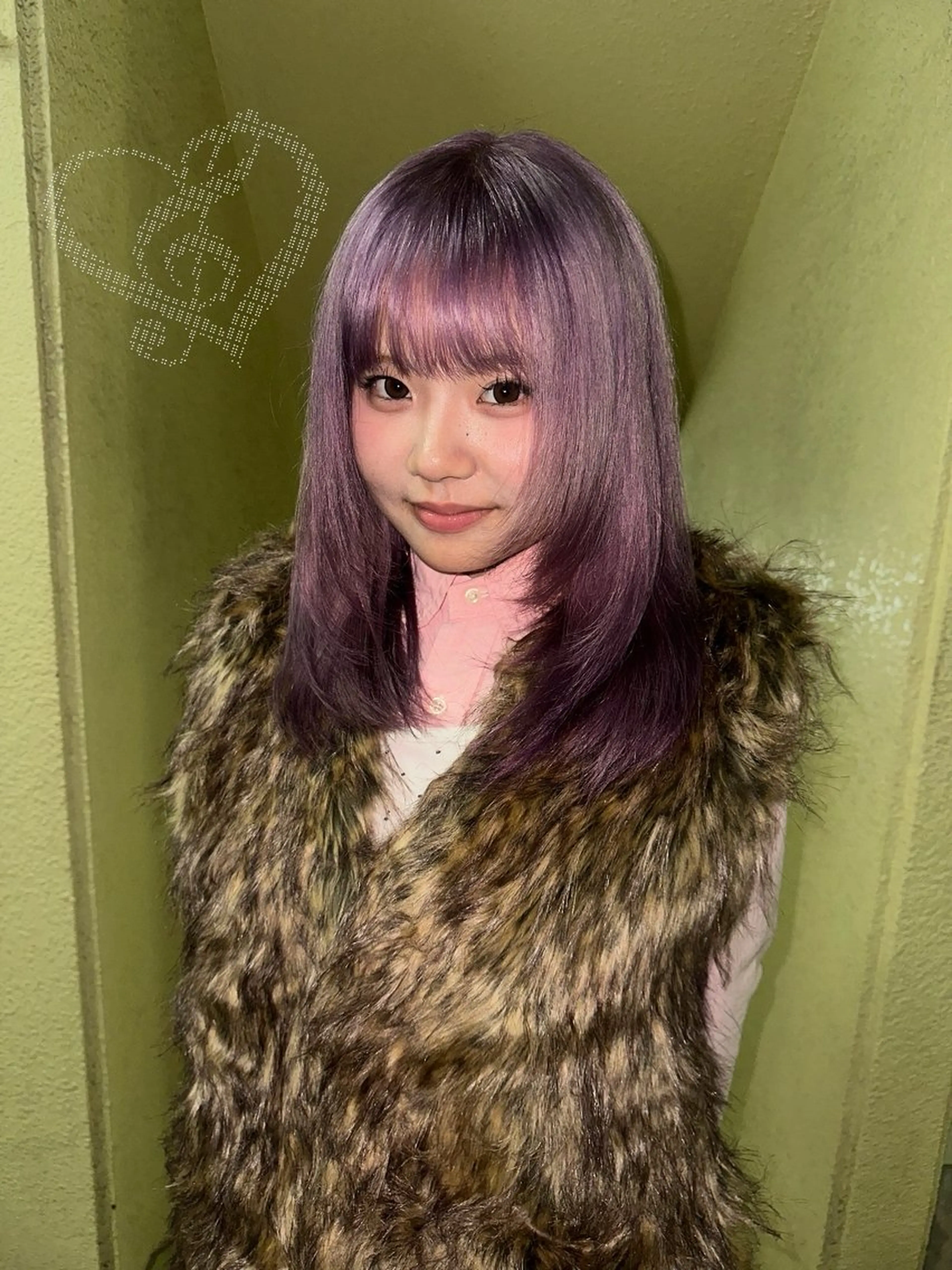 セミロング パープルカラー ヘアカラー ともえ / ベージュ カラー🧸🏷🤎のヘアスタイル