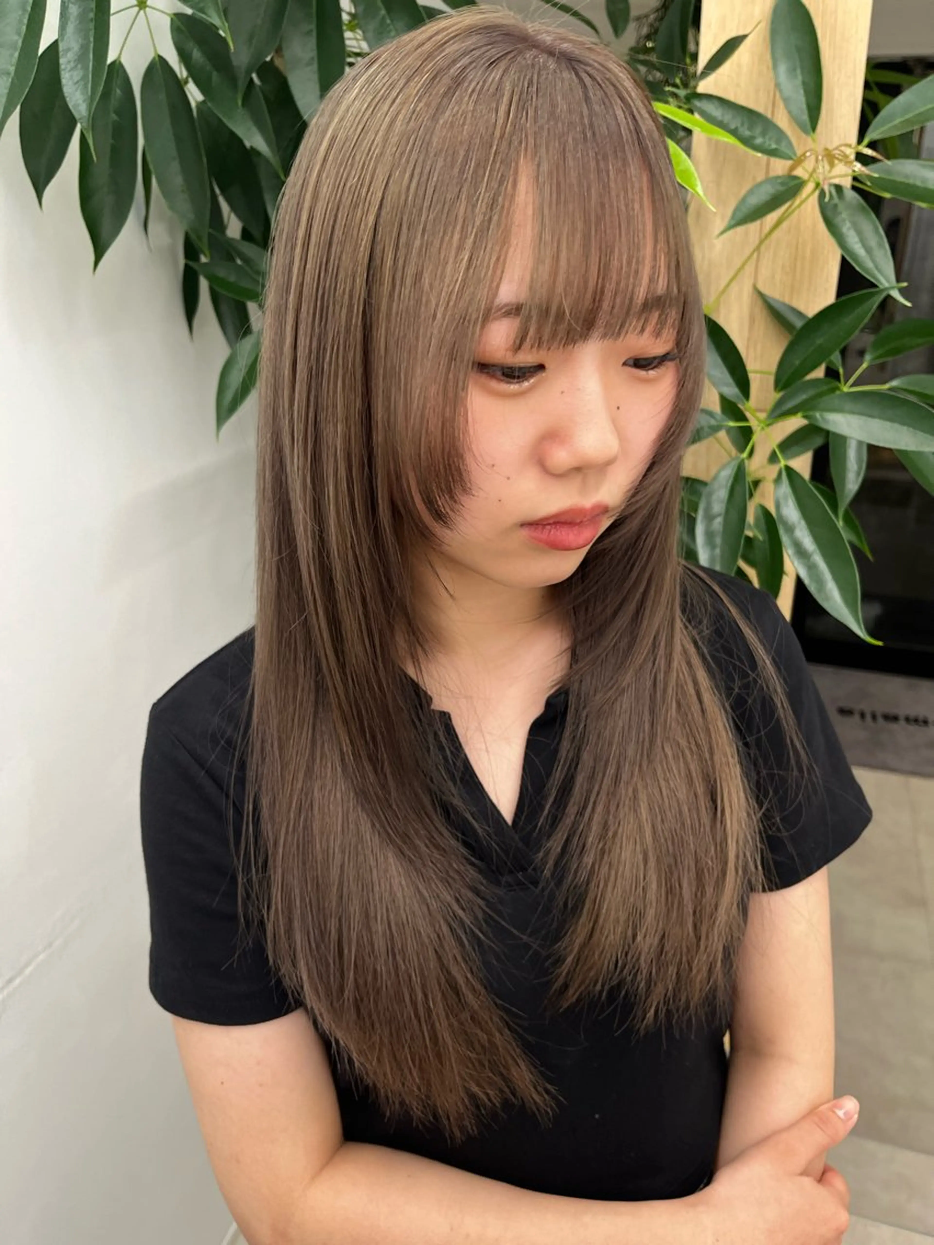 セミロング カラー ベージュカラー ダブルカラー ハイトーンカラー レイヤーカット ヨシダ トモキのヘアスタイル