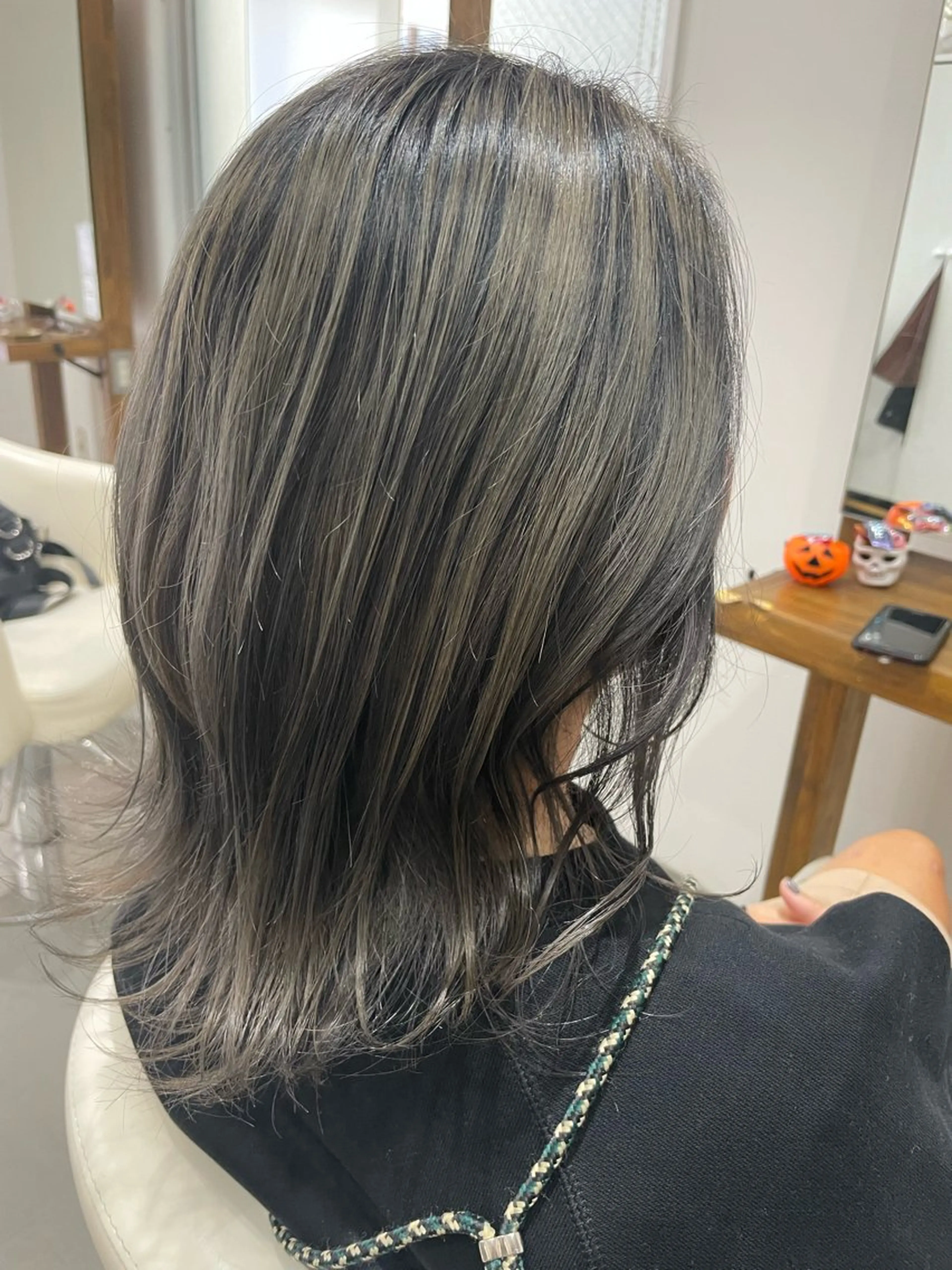 ミディアム カラー ヘアアレンジ アッシュ シルバー 🎨 SHIORI🥀のヘアスタイル