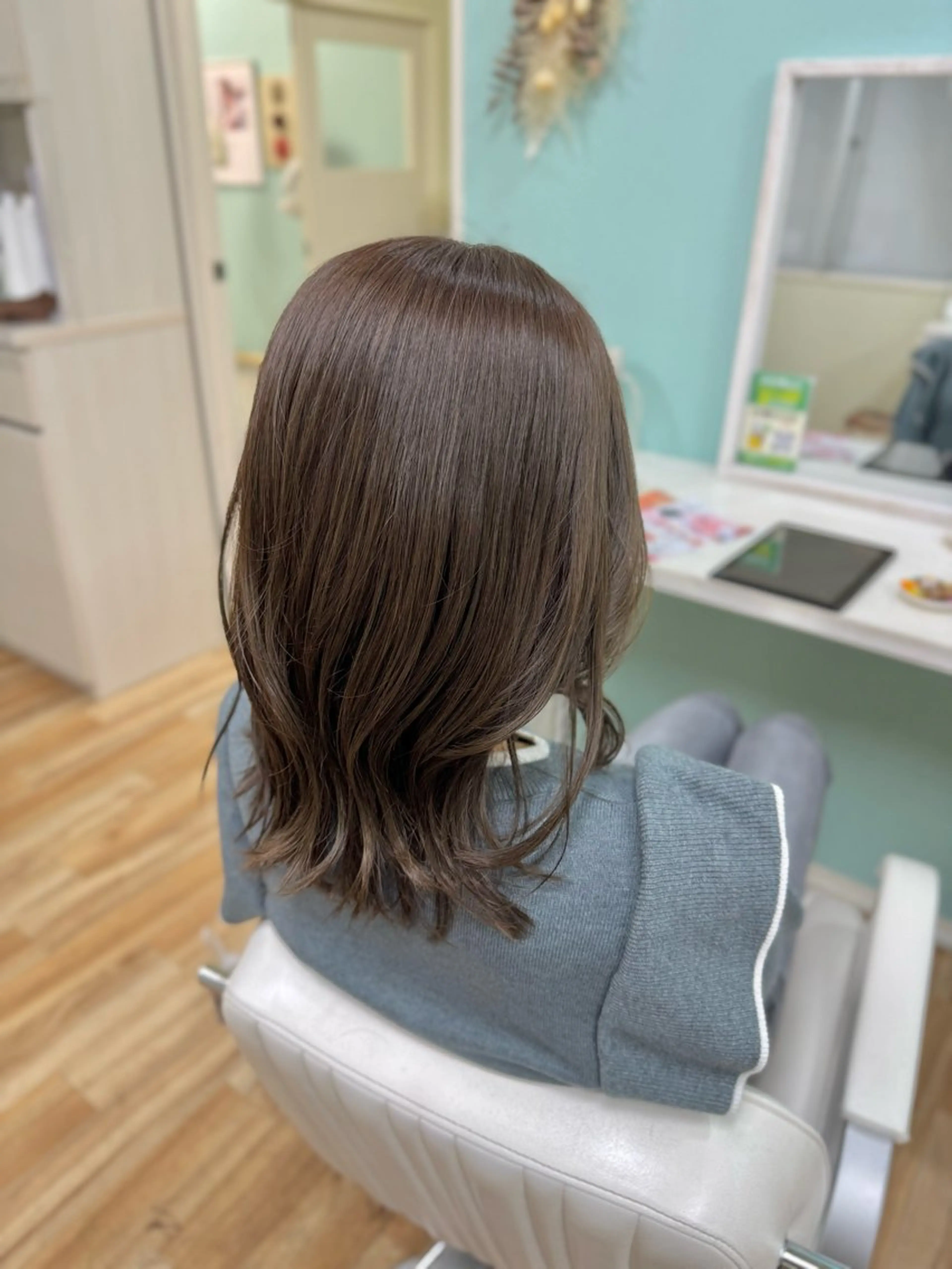 セミロング カット ヘアカラー トリートメント bloomPremium所属・岡山美容院bloom HONOKAのヘアスタイル