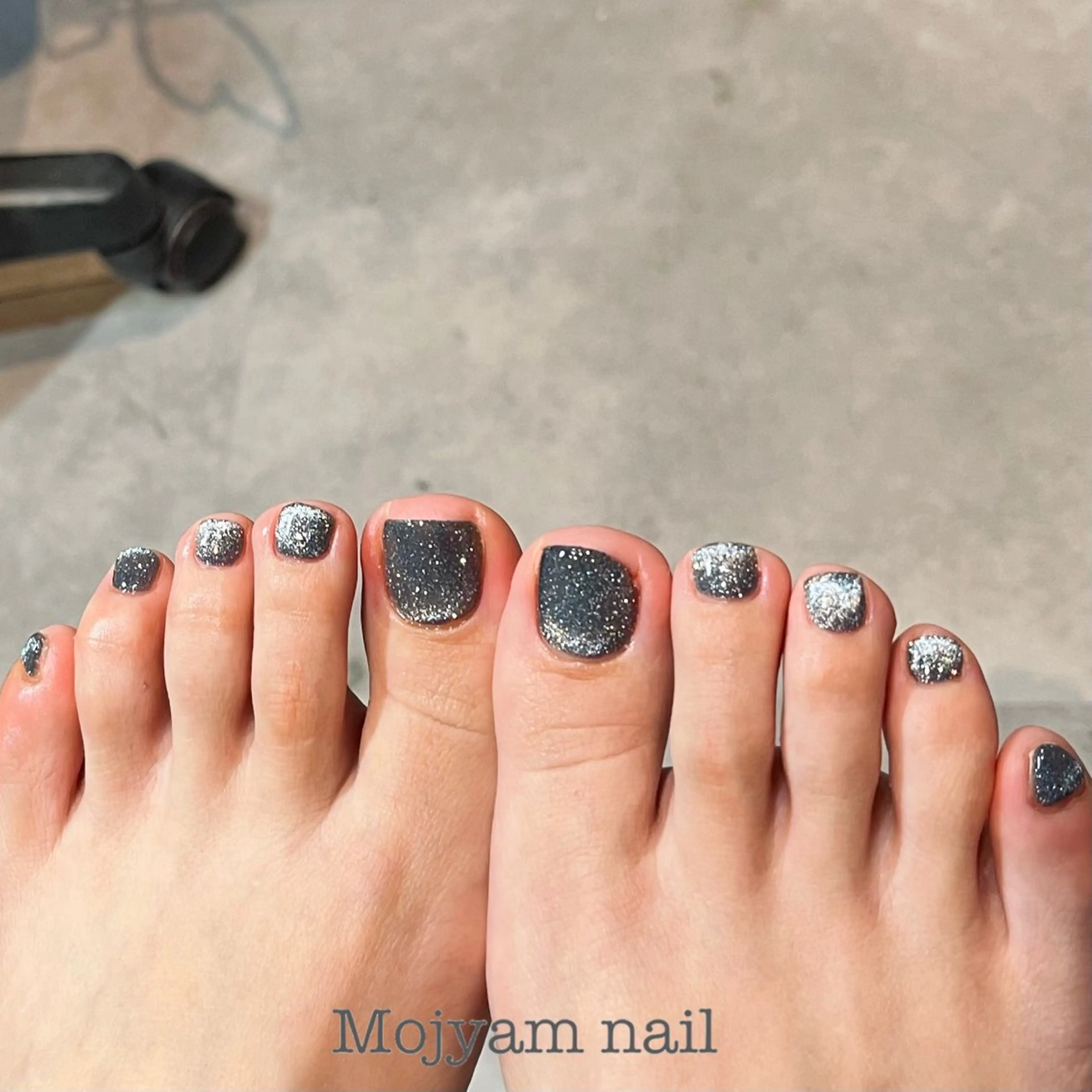 ネイル ブルー フラッシュネイル フットネイル マグネットネイル ワンカラーネイル フットネイル Mojyam nail所属・松本 実咲のネイルデザイン