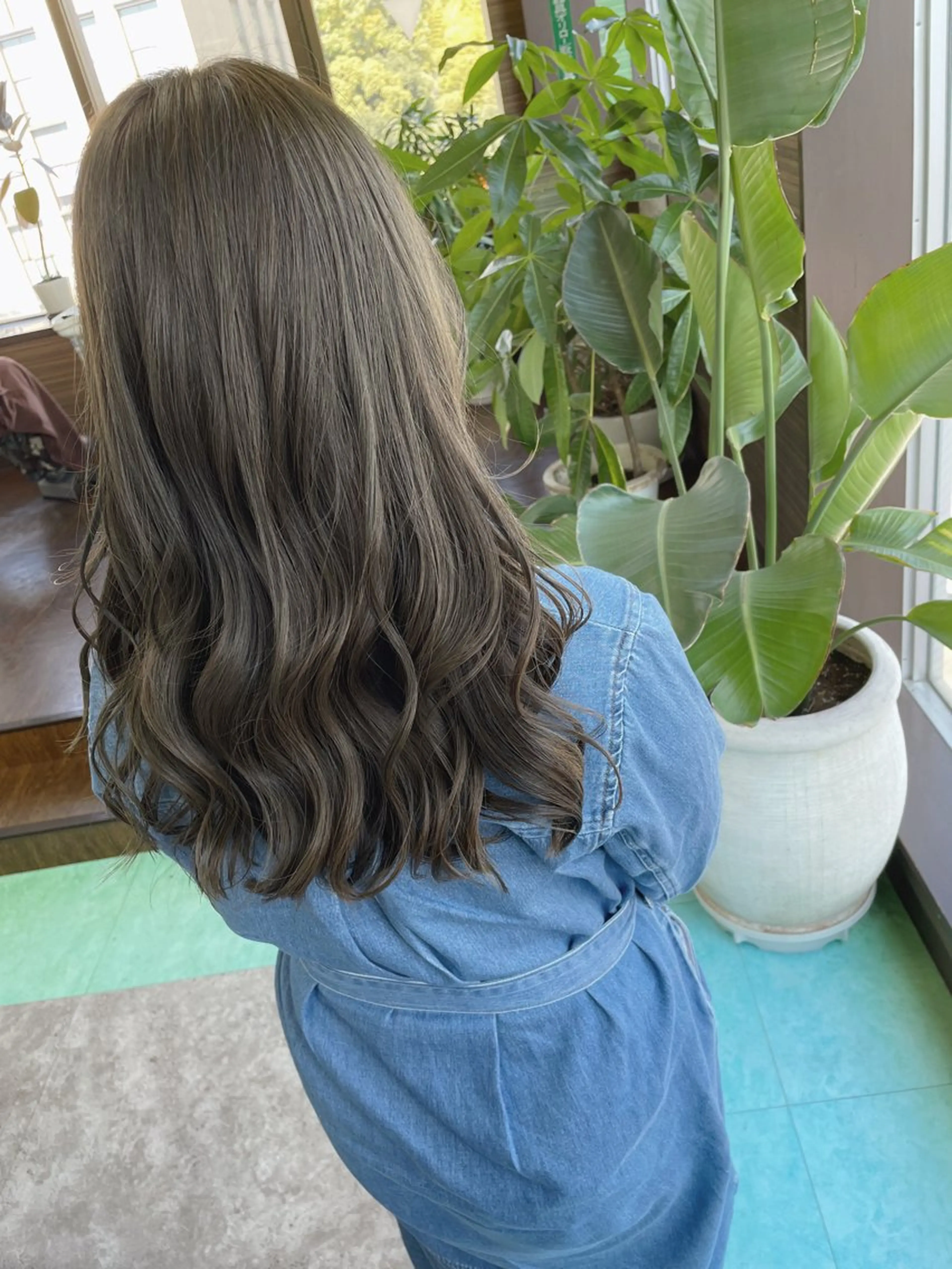 セミロング カラー オリーブカラー ヘアカラー 土居 正季のヘアスタイル