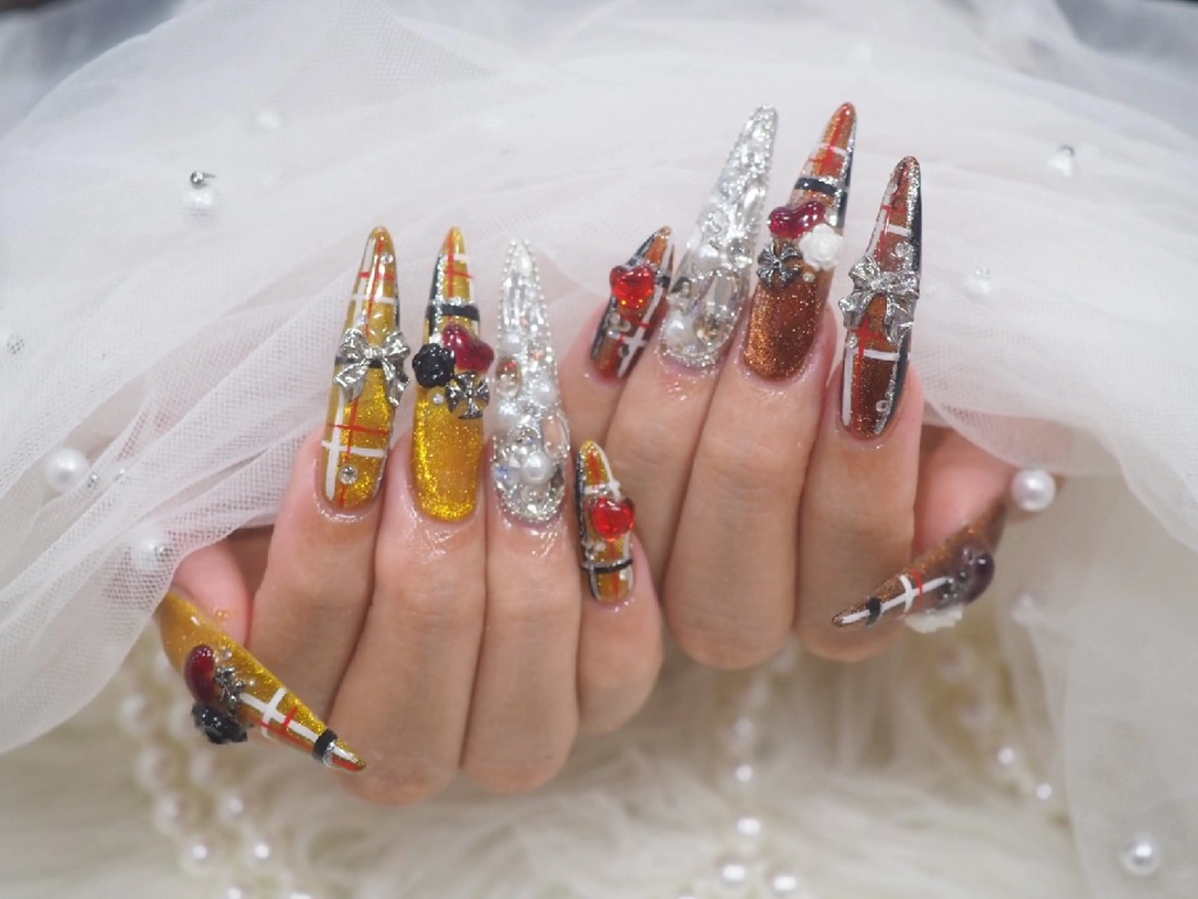 ロング ハンドネイル 岡林 優美のネイルデザイン