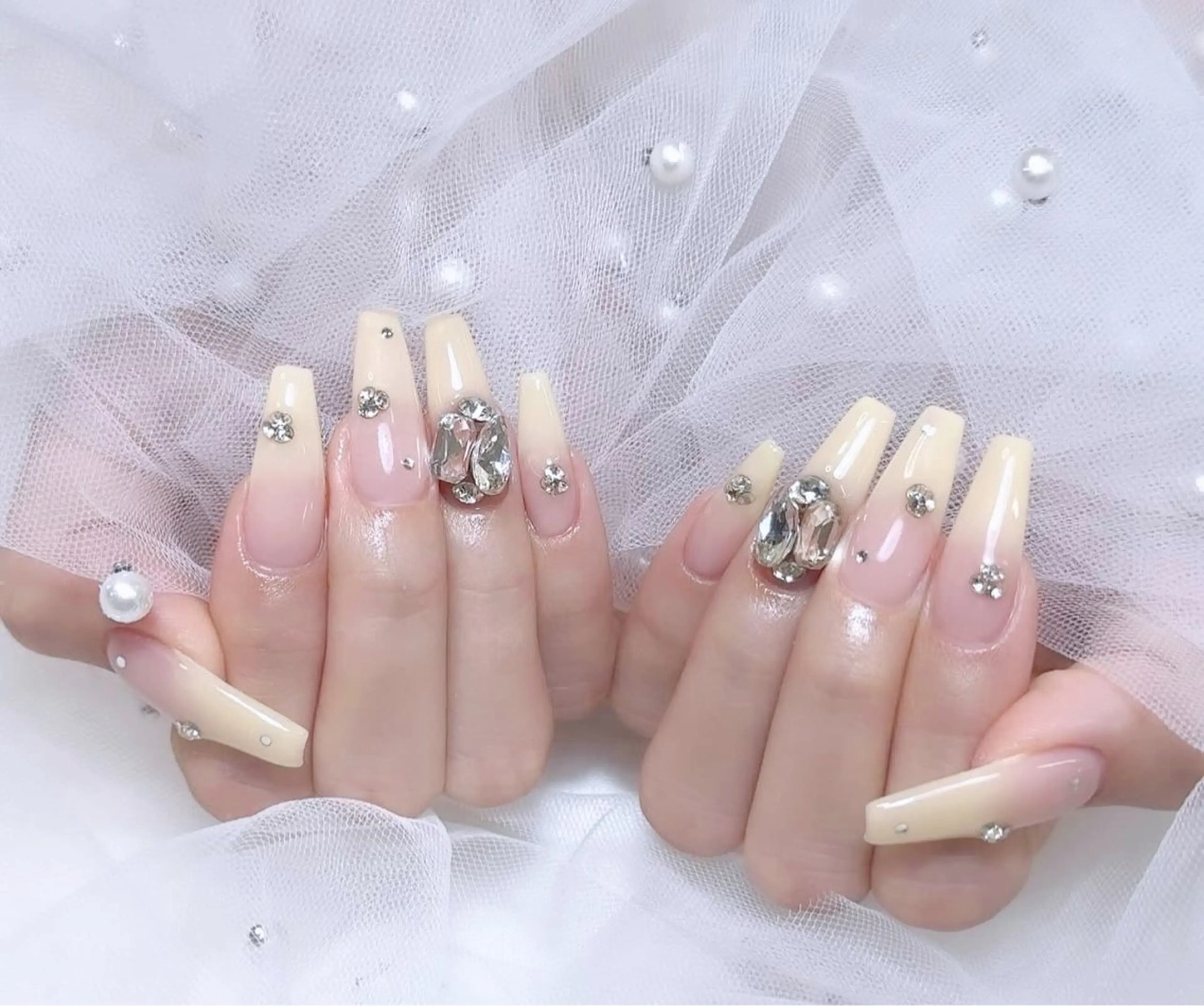 ネイル オーロラネイル フットネイル フレンチネイル ジェルネイル ガーリー ハンドネイル Mimo beau ty   salonのネイルデザイン