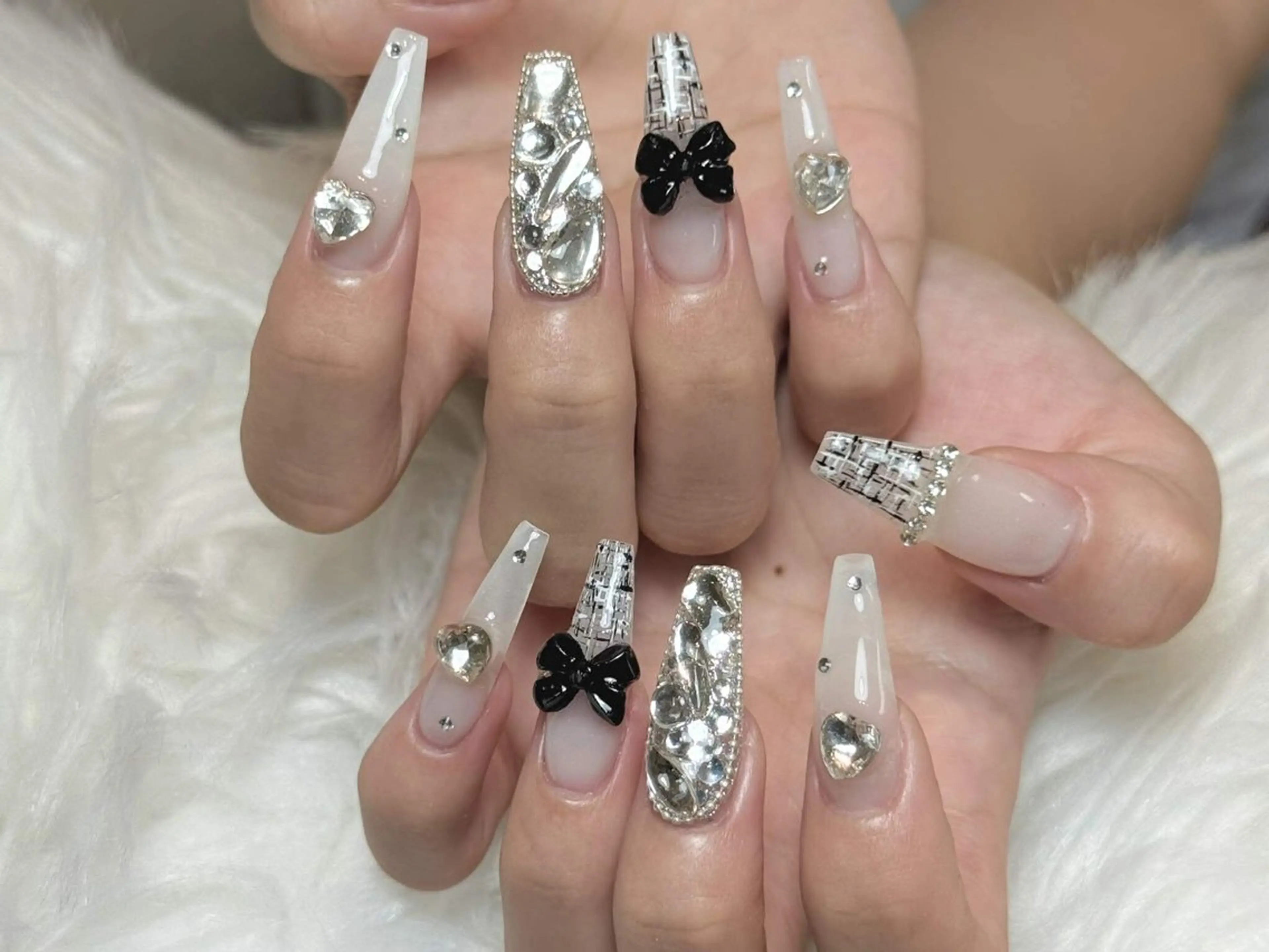 ネイル フレンチネイル ジェルネイル キラキラネイル 韓国ネイル マグネットネイル ハンドネイル Julli nail studio所属・Julli NailStudioのネイルデザイン