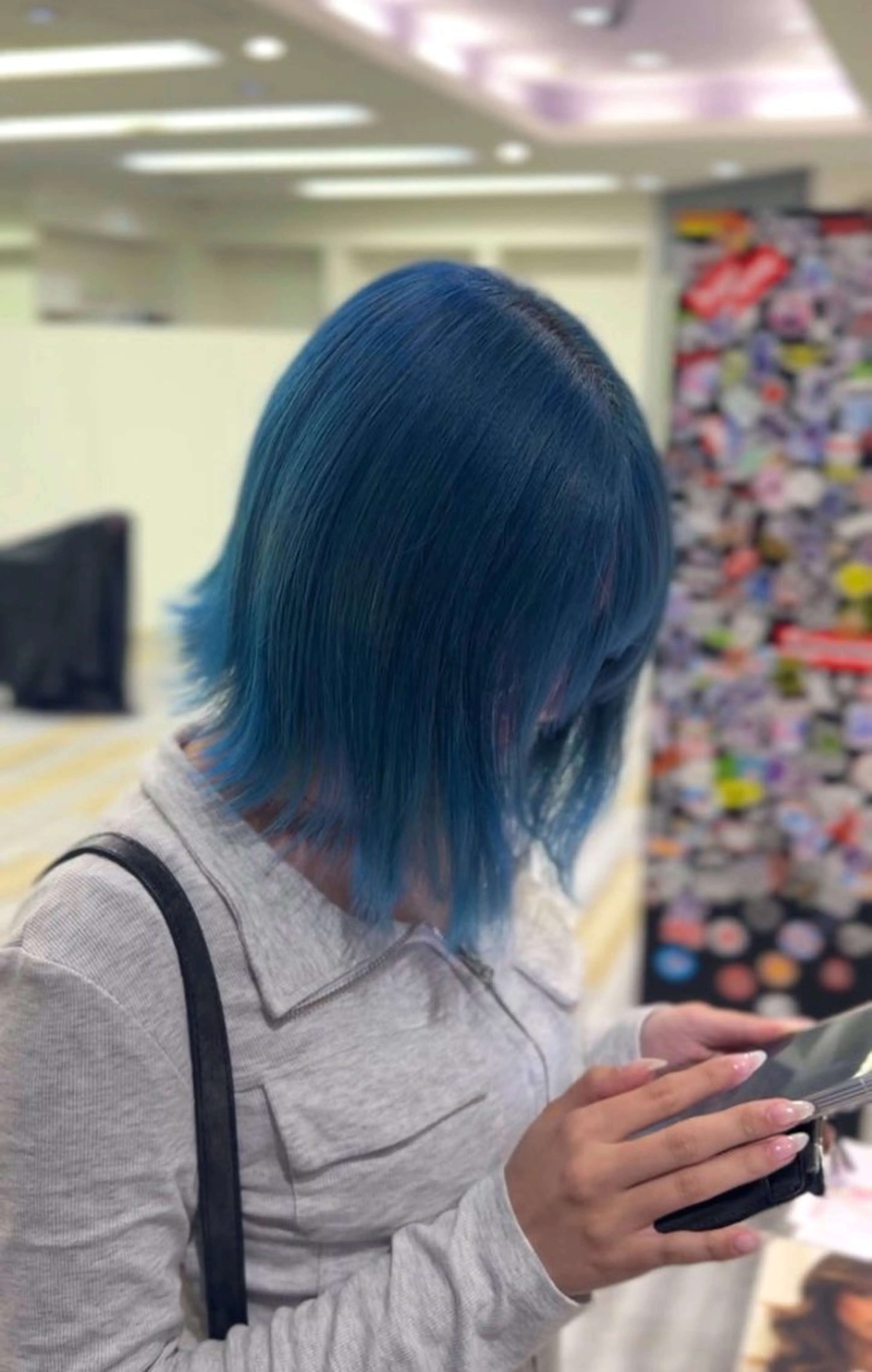 カラー ブリーチ ブルーカラー 透明感カラー ヘアカラー 鈴木 ねねのヘアスタイル