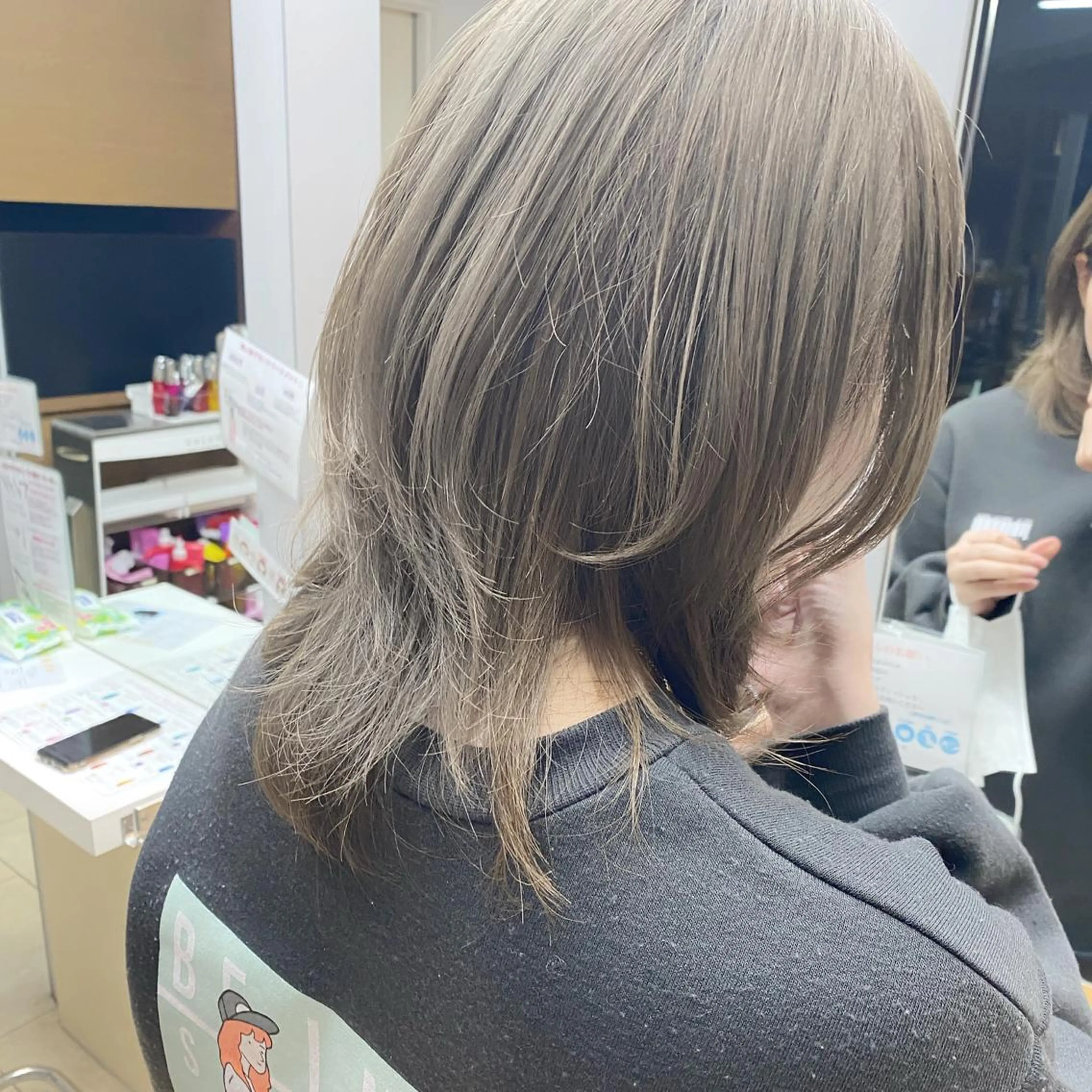 ミディアム カラー ヘアカラー トリートメント レイヤー/ベージュ カラー/ハシモトのヘアスタイル