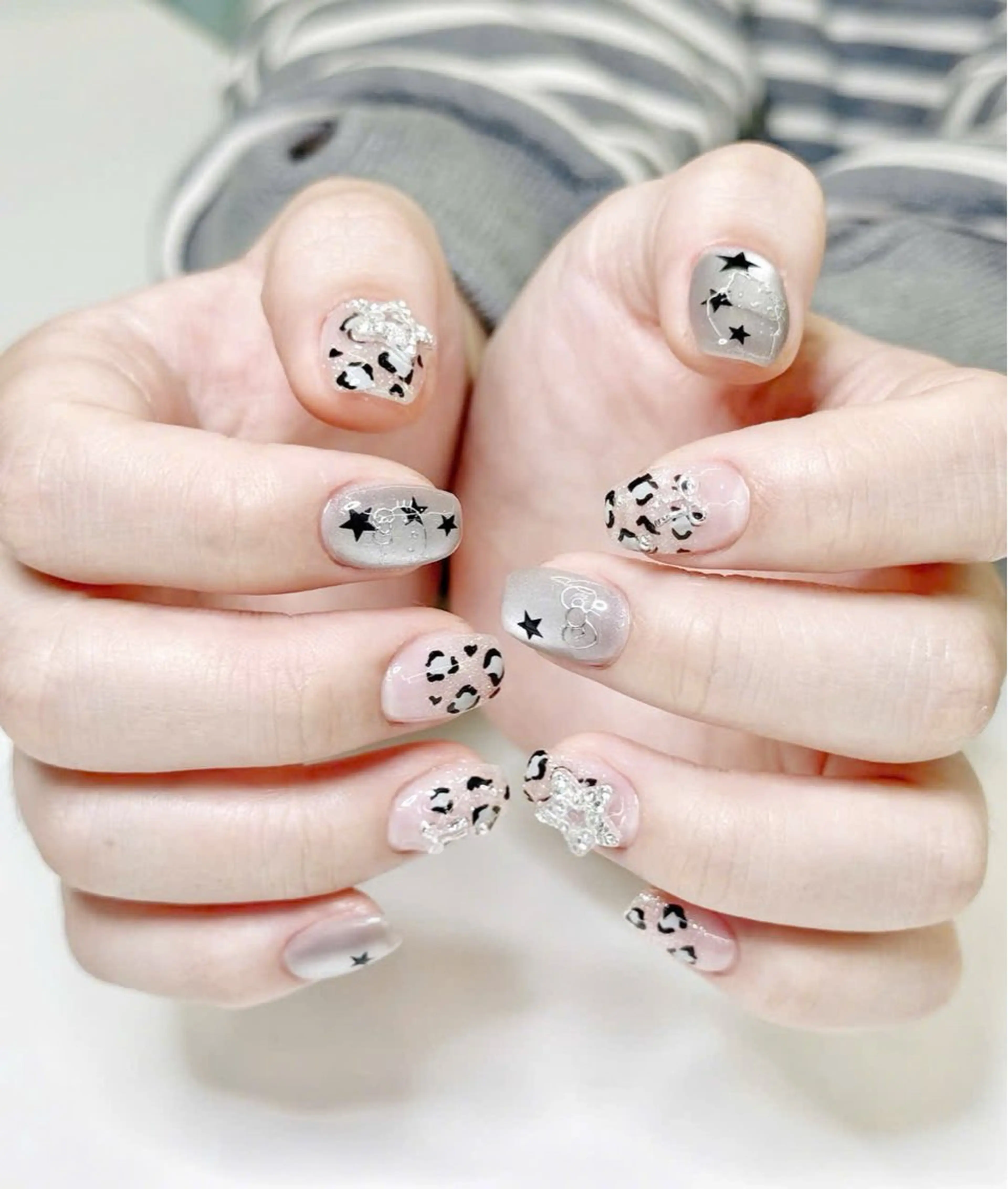 ネイル フラッシュネイル フレンチネイル グラデーション キラキラネイル 韓国ネイル Lyna Nail のネイルデザイン