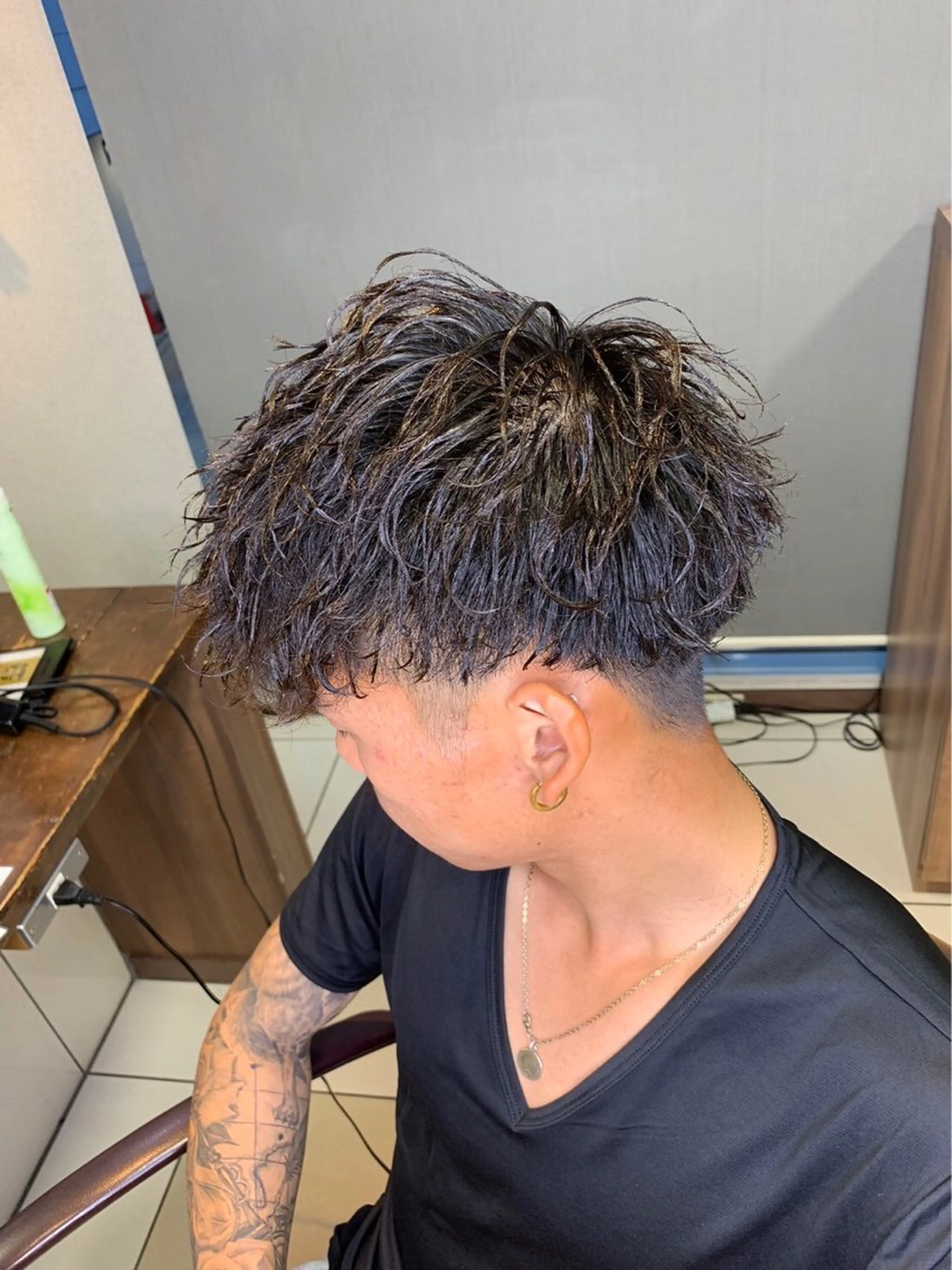 ショート パーマ メンズ 本島 大生のヘアスタイル