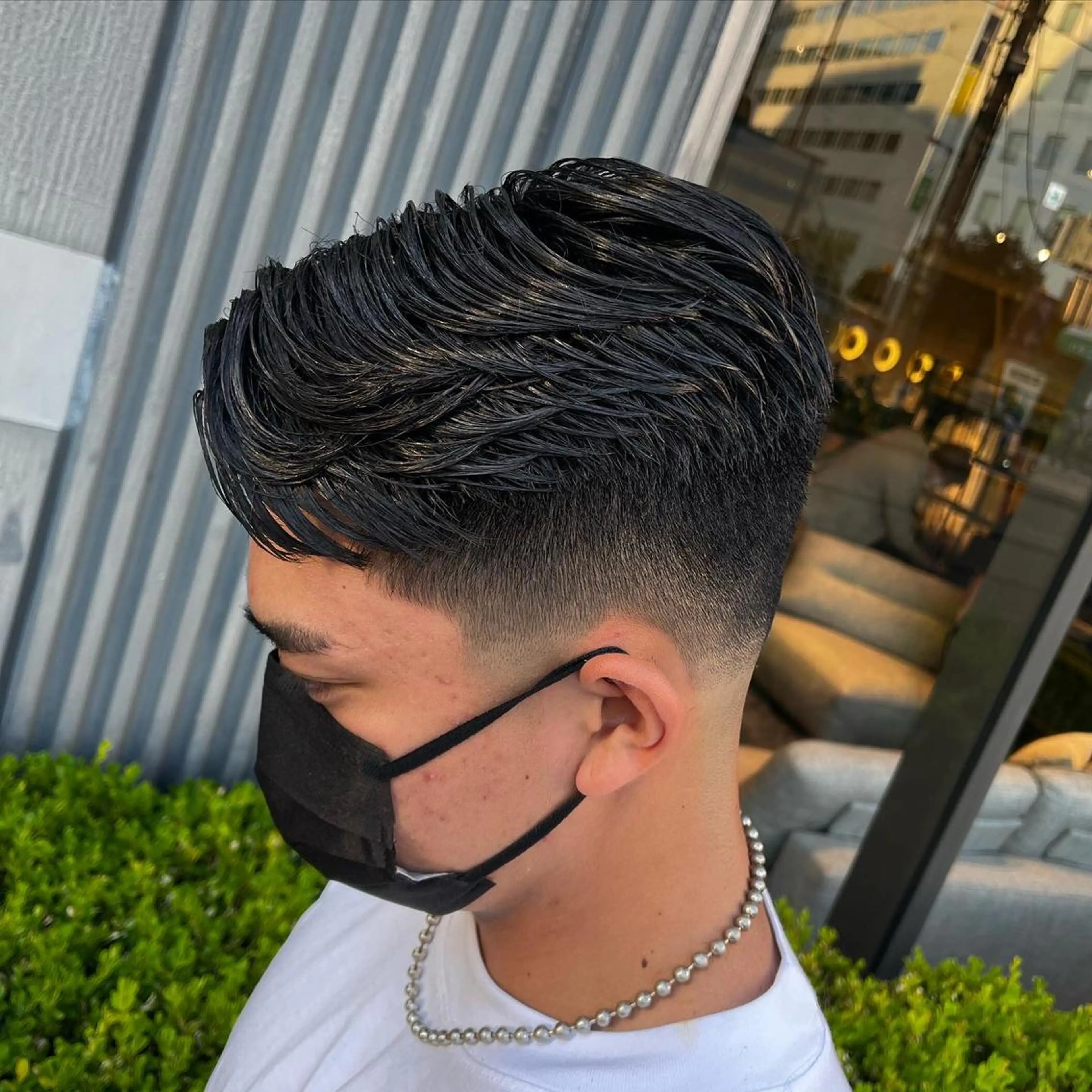 ショート メンズ フェードカット メンズハイトーン メンズパーマ &CREW スタッフのヘアスタイル