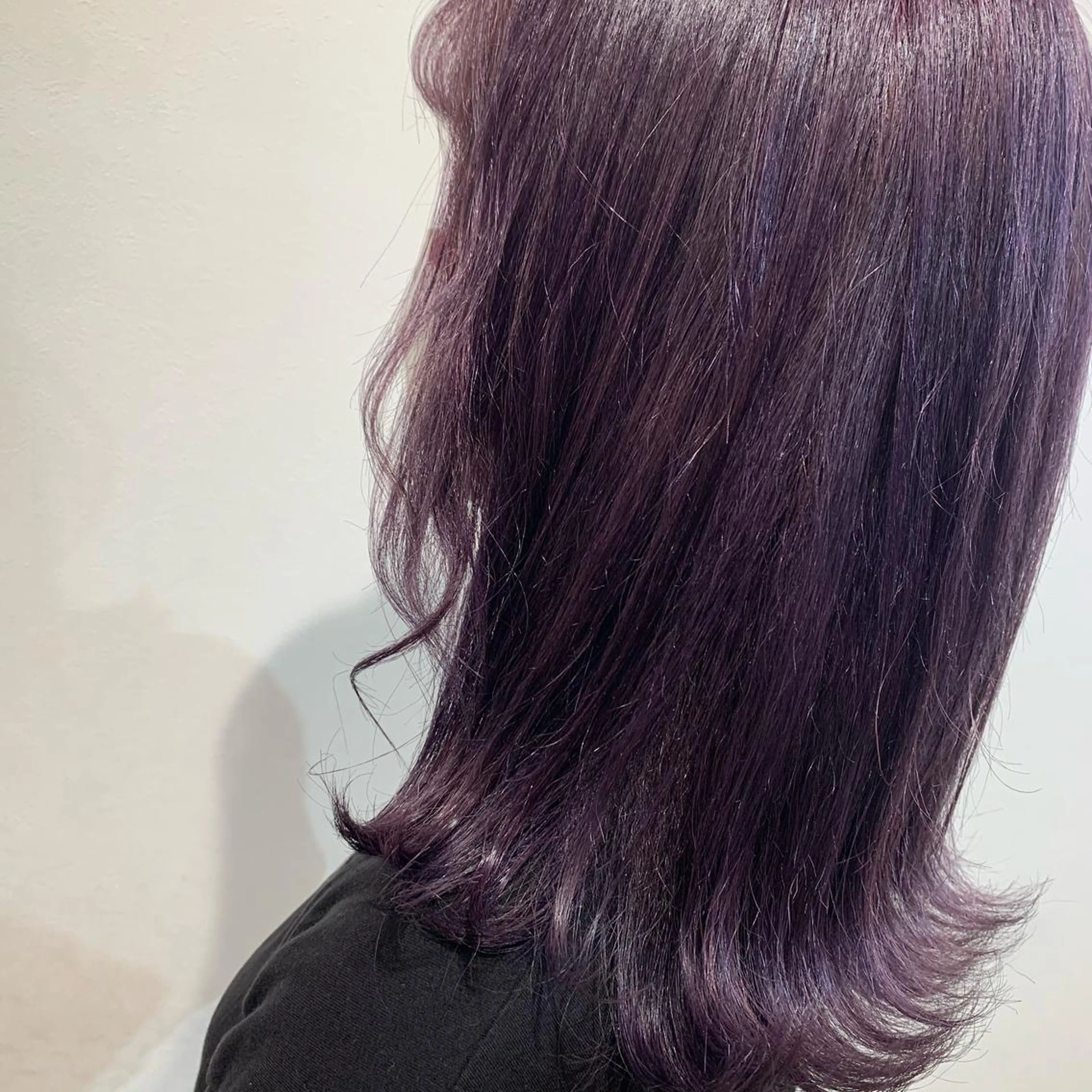 セミロング パープルカラー 艶髪カラー🫧 髪質改善🪽萩原のヘアスタイル