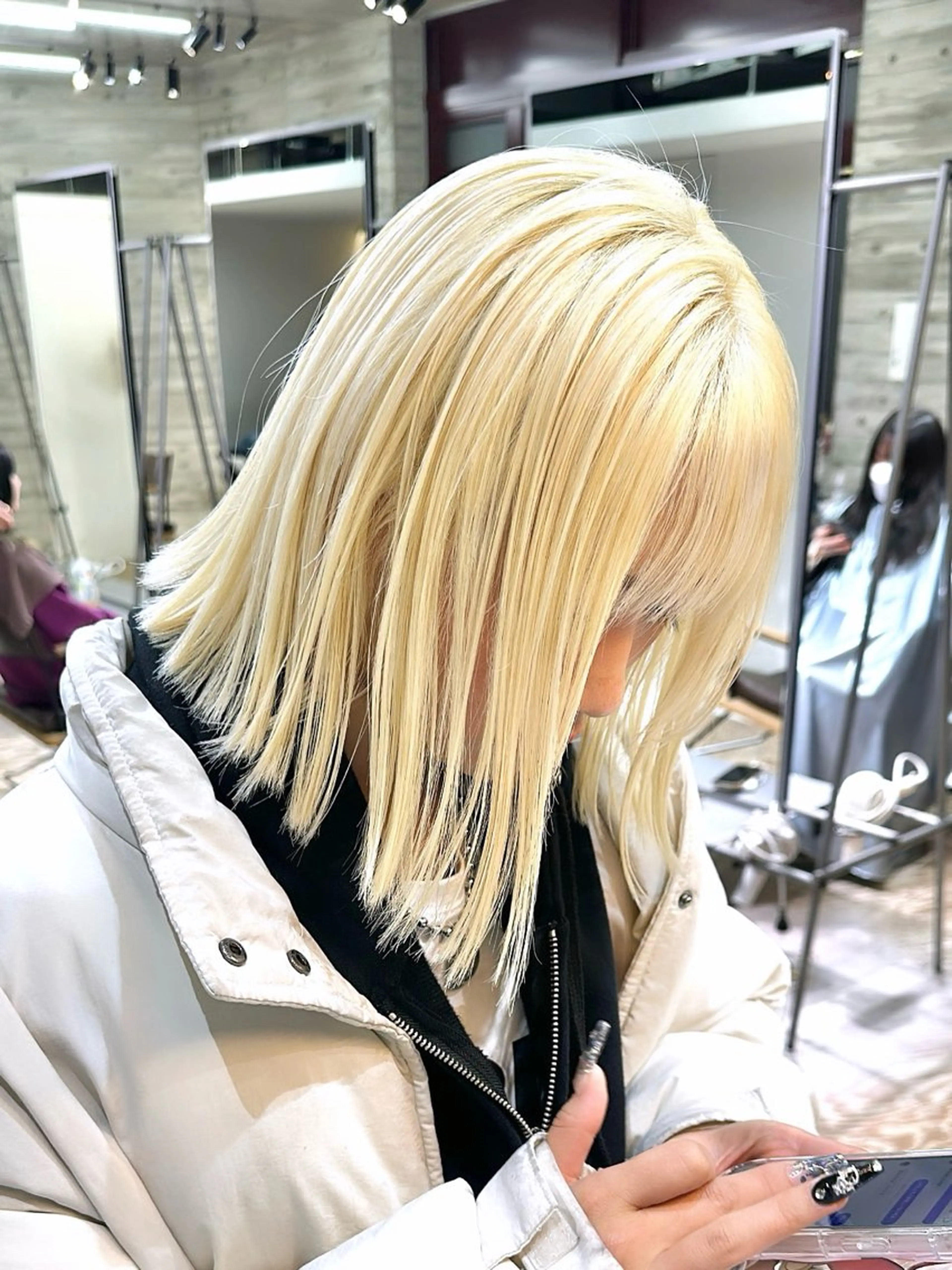 カラー 抜きっぱなしブロンド ササキカズマのヘアスタイル