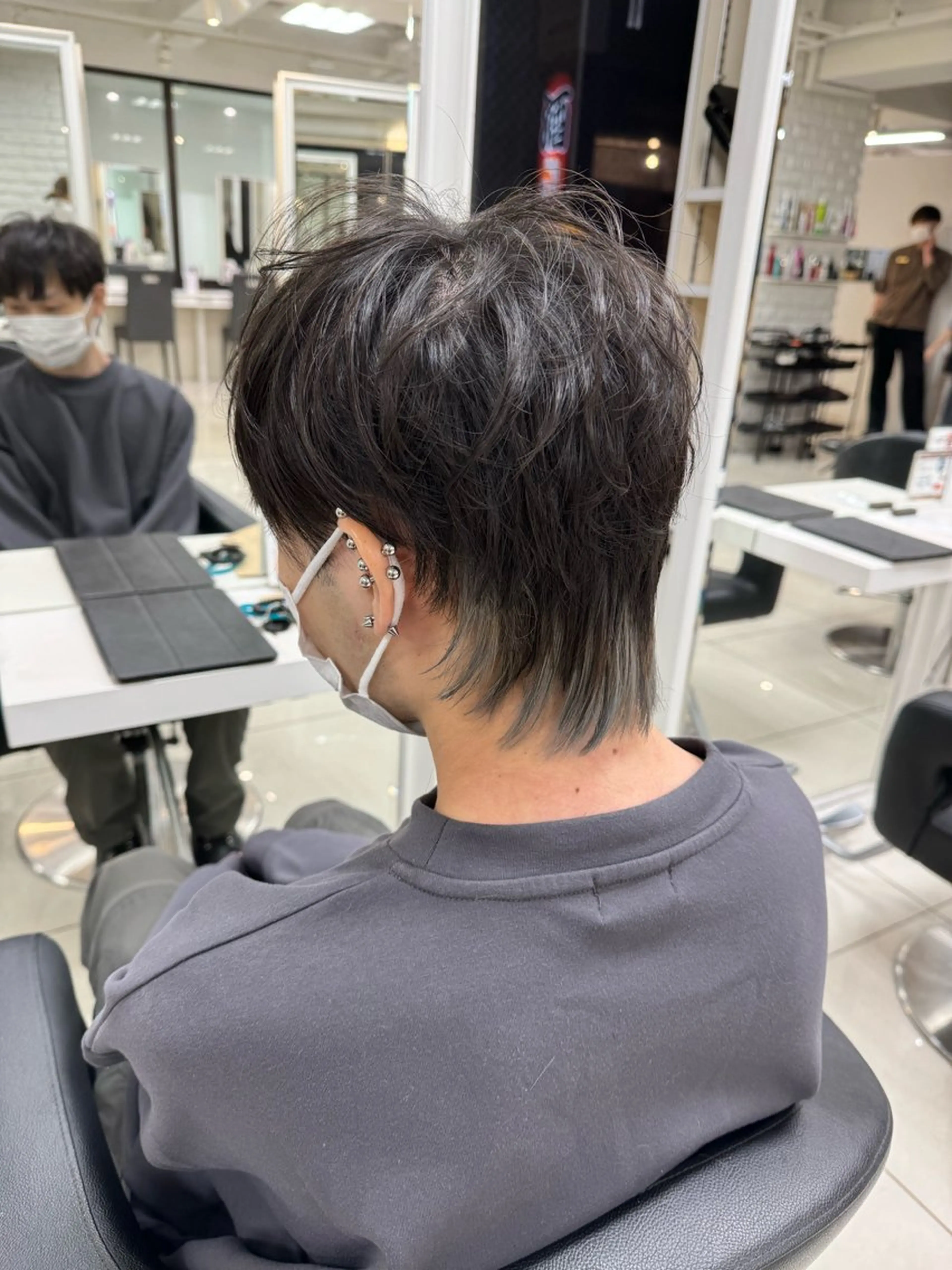 ショート カラー イルミナカラー シルバー ウルフカット カット ヘアカラー トリートメント 【デザインカラー】 粥川佳日望のヘアスタイル