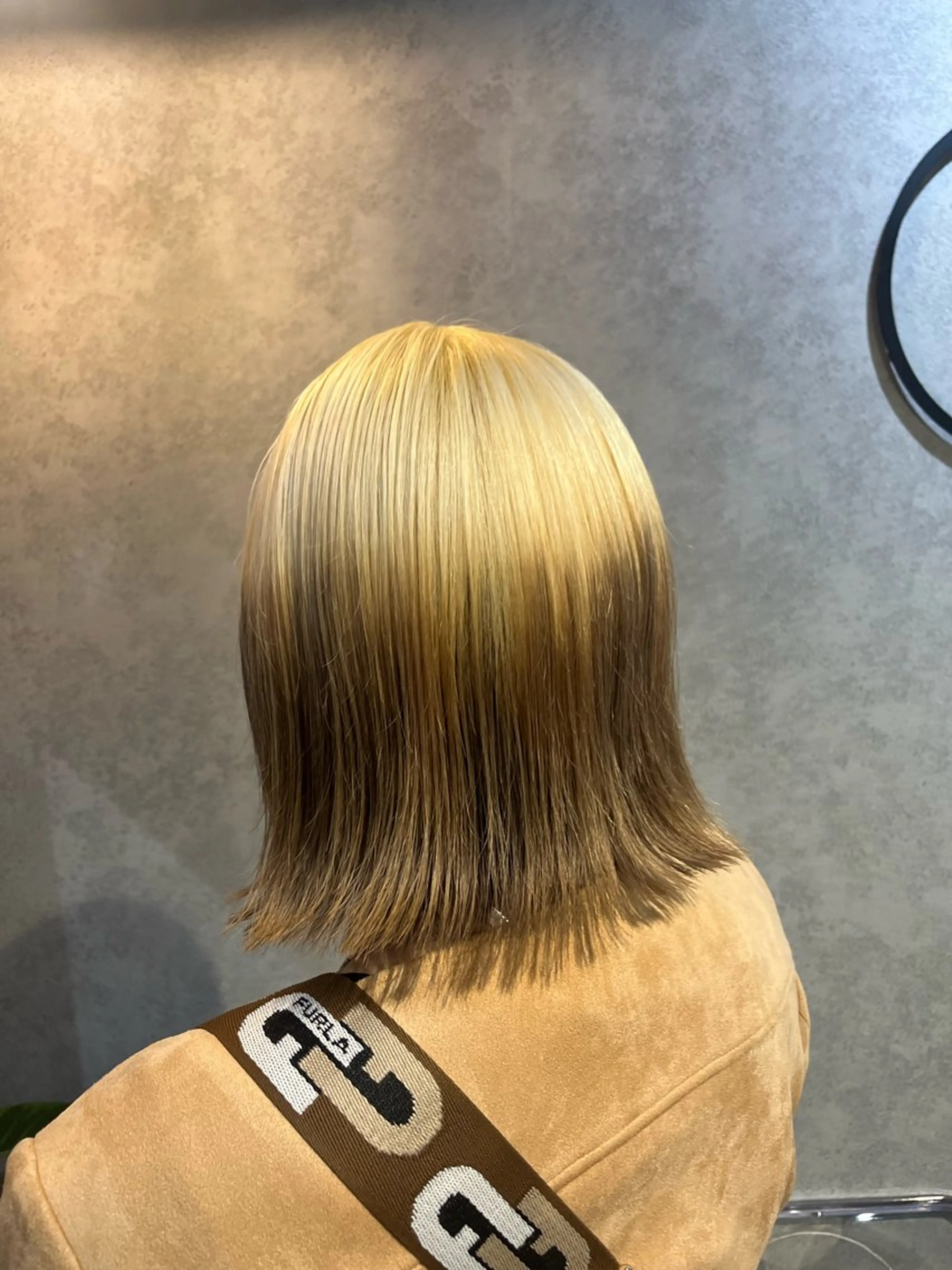 ミディアム カラー 抜きっぱなしブロンド ブロンド デザインカラー ヘアカラー トリートメント ボブ/ボブパーマ/ オリーブカラー/モエのヘアスタイル
