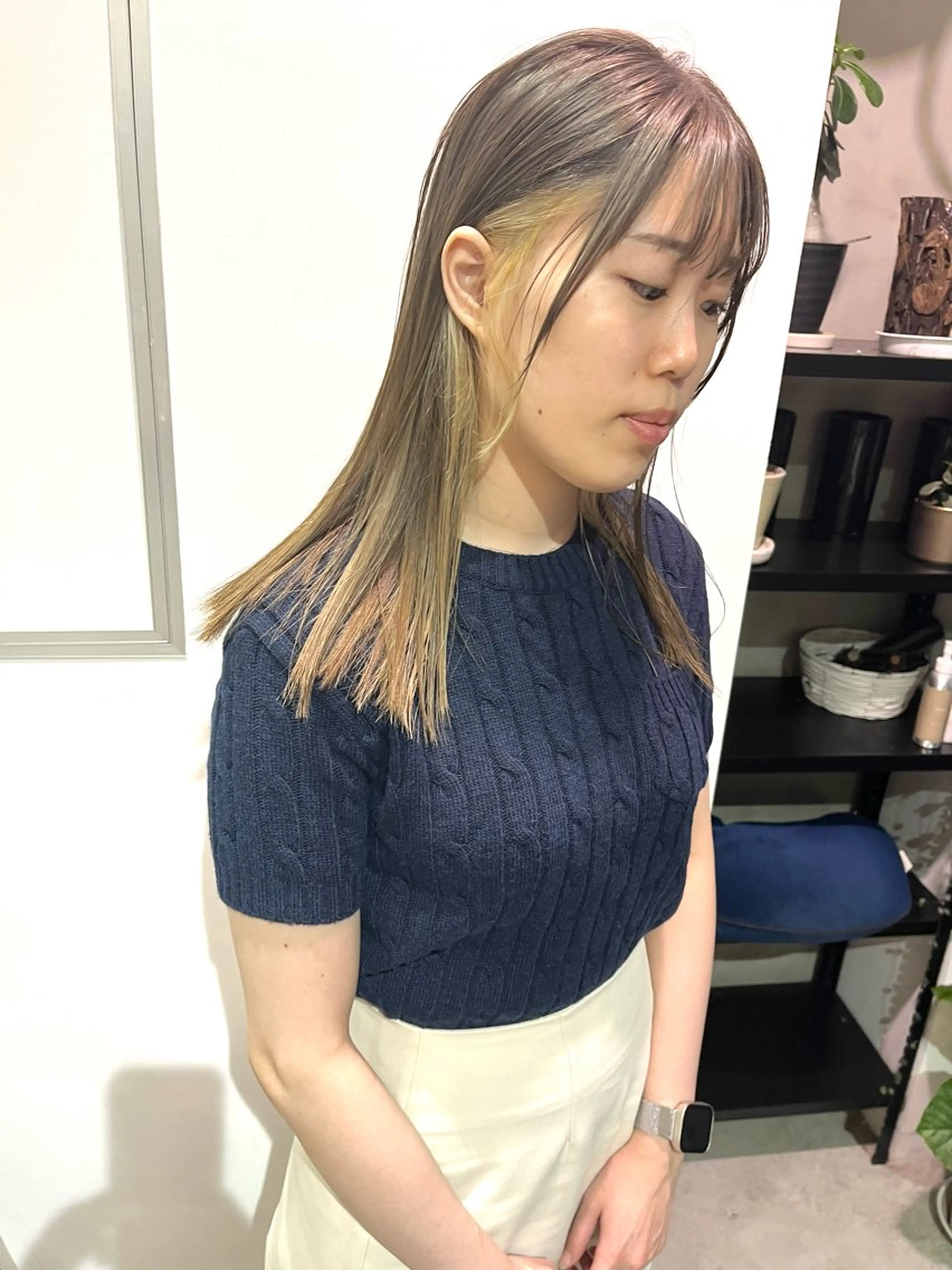 セミロング カラー ベージュカラー 抜きっぱなしブロンド イヤリングカラー 鈴木 美紅のヘアスタイル