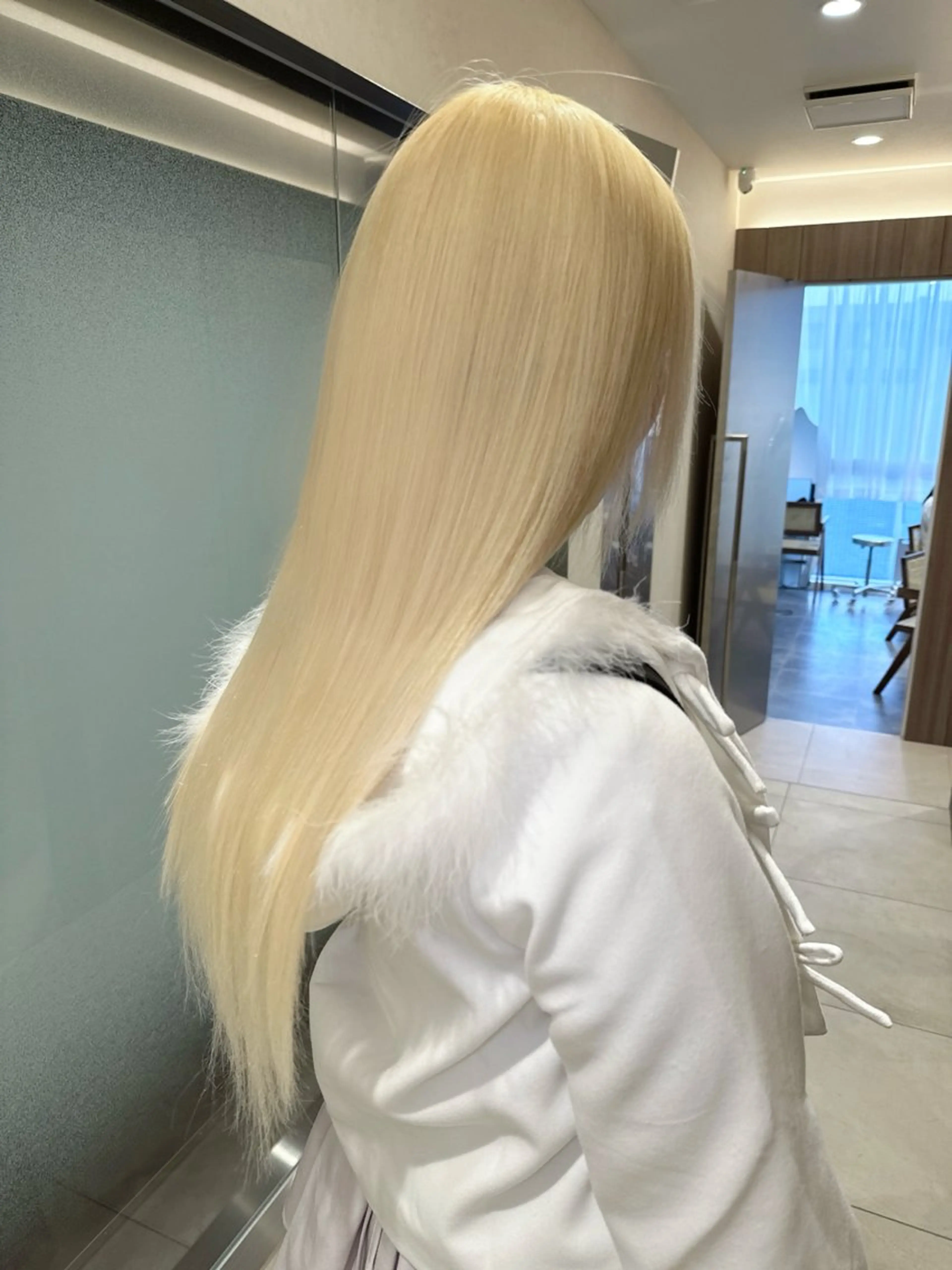 ロング ヘアカラー ハイトーン/レイヤー /迫田龍明のヘアスタイル