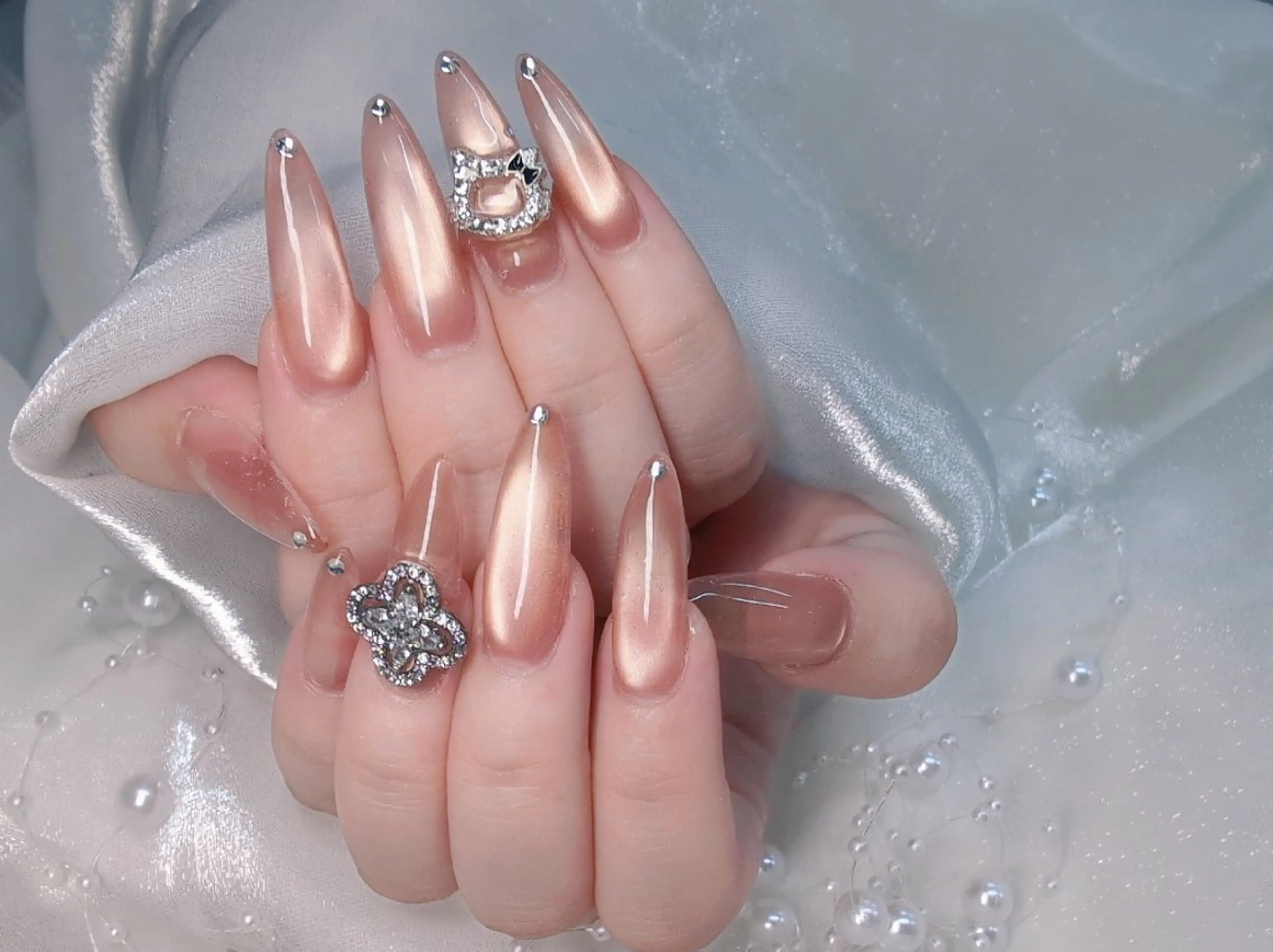 ネイル フラッシュネイル フレンチネイル キラキラネイル ラメ(グリッター) マグネットネイル Chouette Nailのネイルデザイン