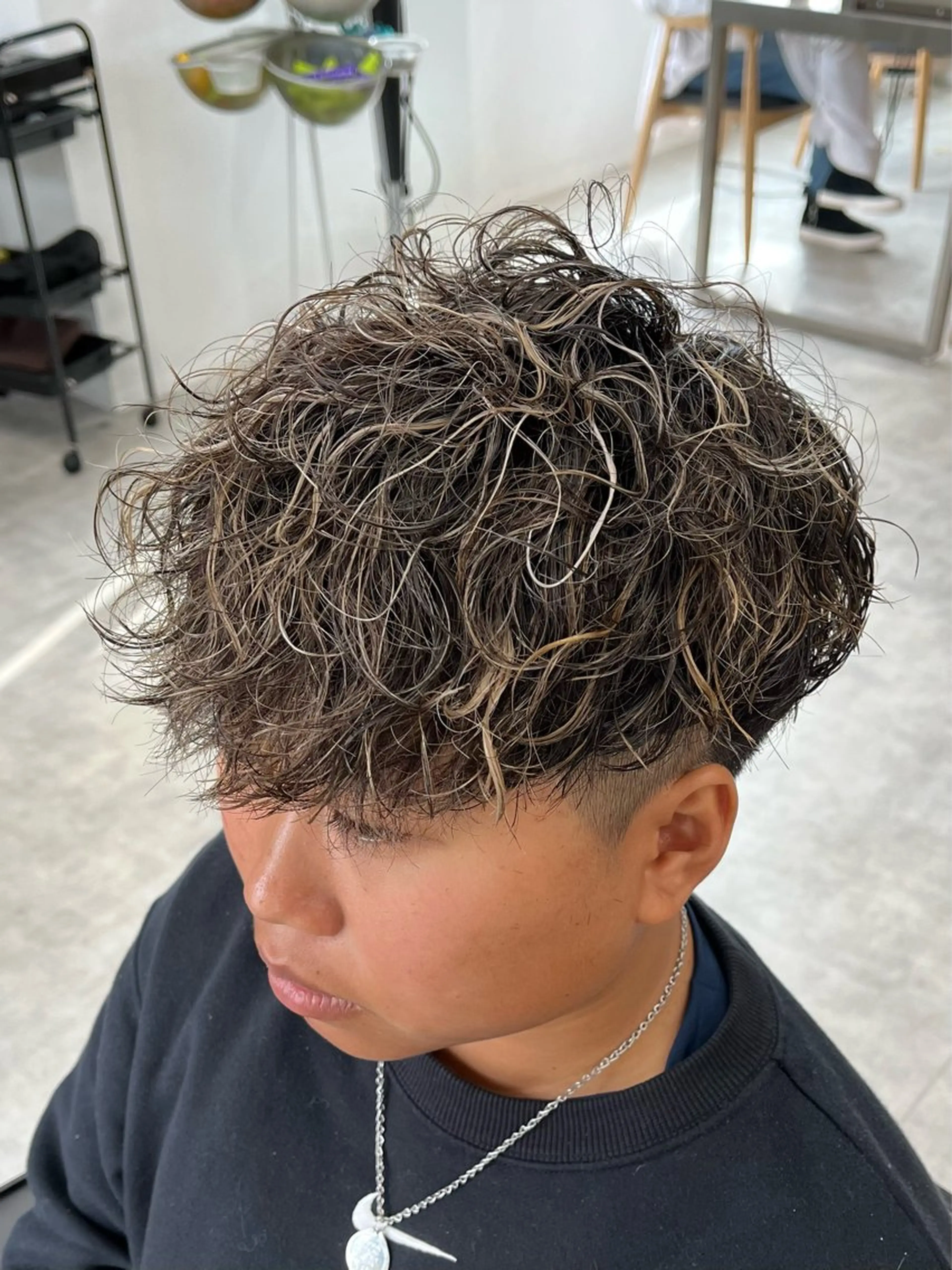 ショート カラー パーマ メンズ メンズハイライト スペインカール ハイライトカラー ハイライト カット ヘアカラー パーマ 新潟メンズパーマ 新潟駅/小田拓実のヘアスタイル