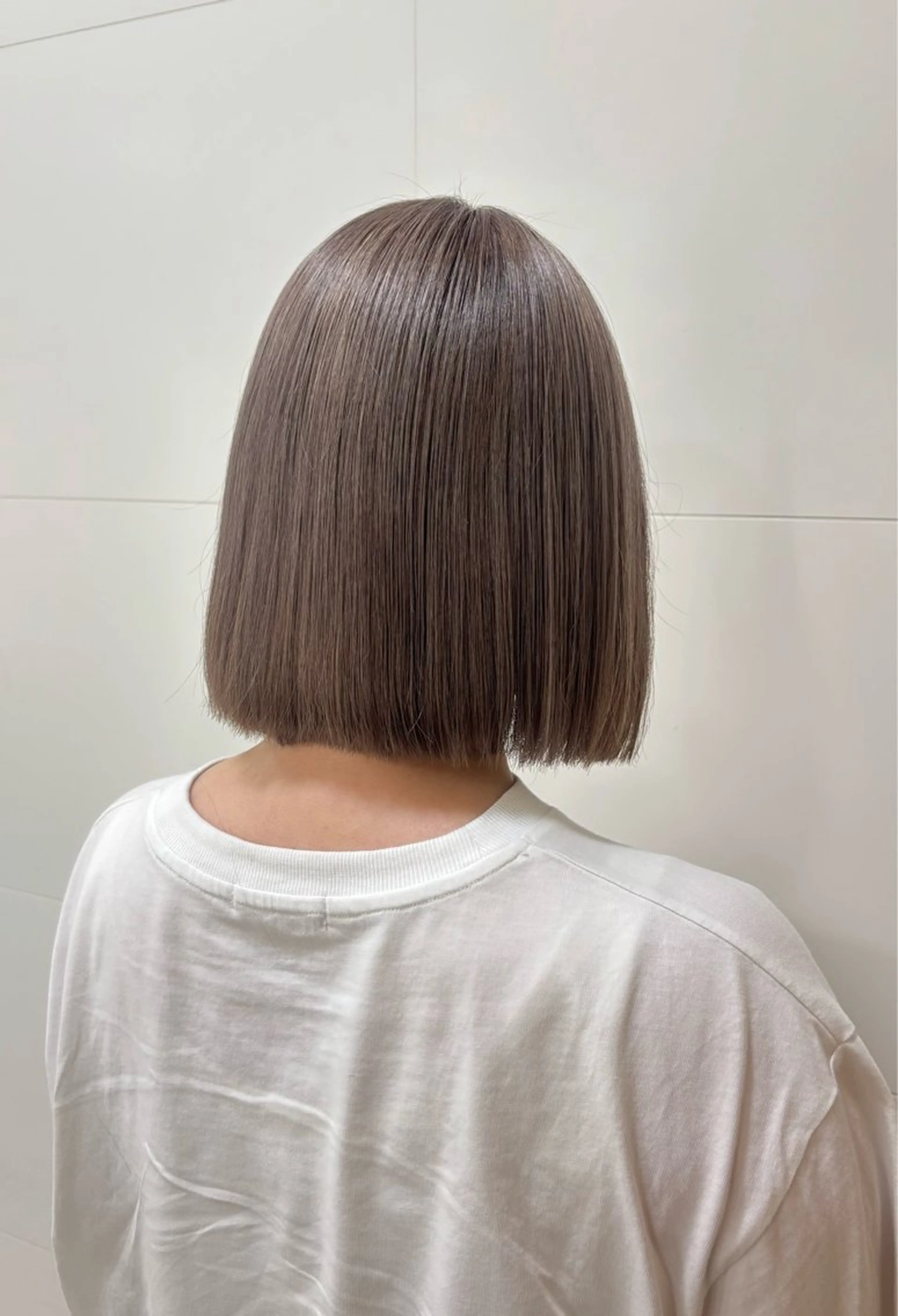 ミディアム カラー ブリーチ グレージュ カット ヘアカラー トリートメント ブリーチ/ツヤカラー /SARA 金山のヘアスタイル