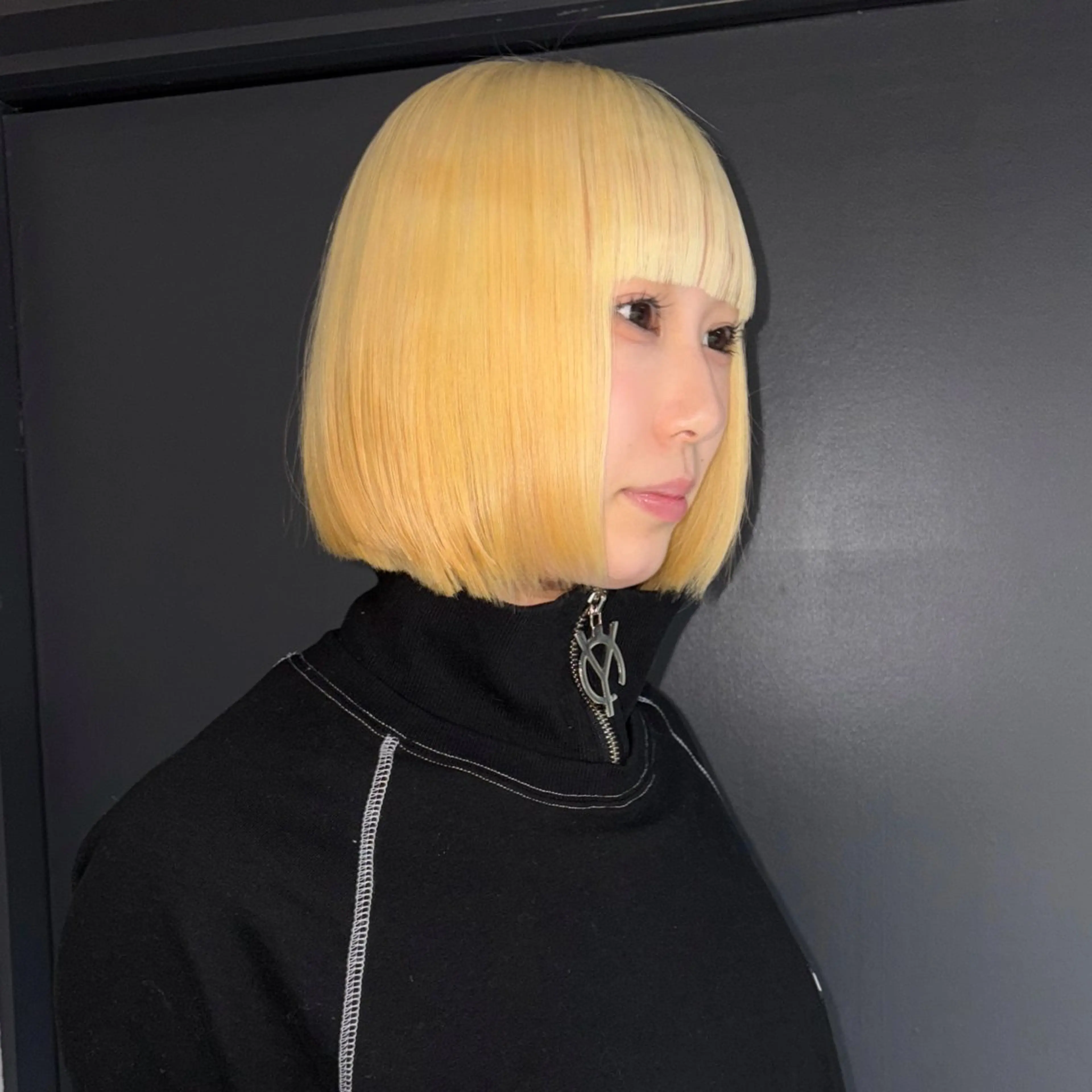 ショート カラー ブリーチ 抜きっぱなしブロンド ブロンド ヘアカラー ★デザインカラー ハイトーン ももか★のヘアスタイル