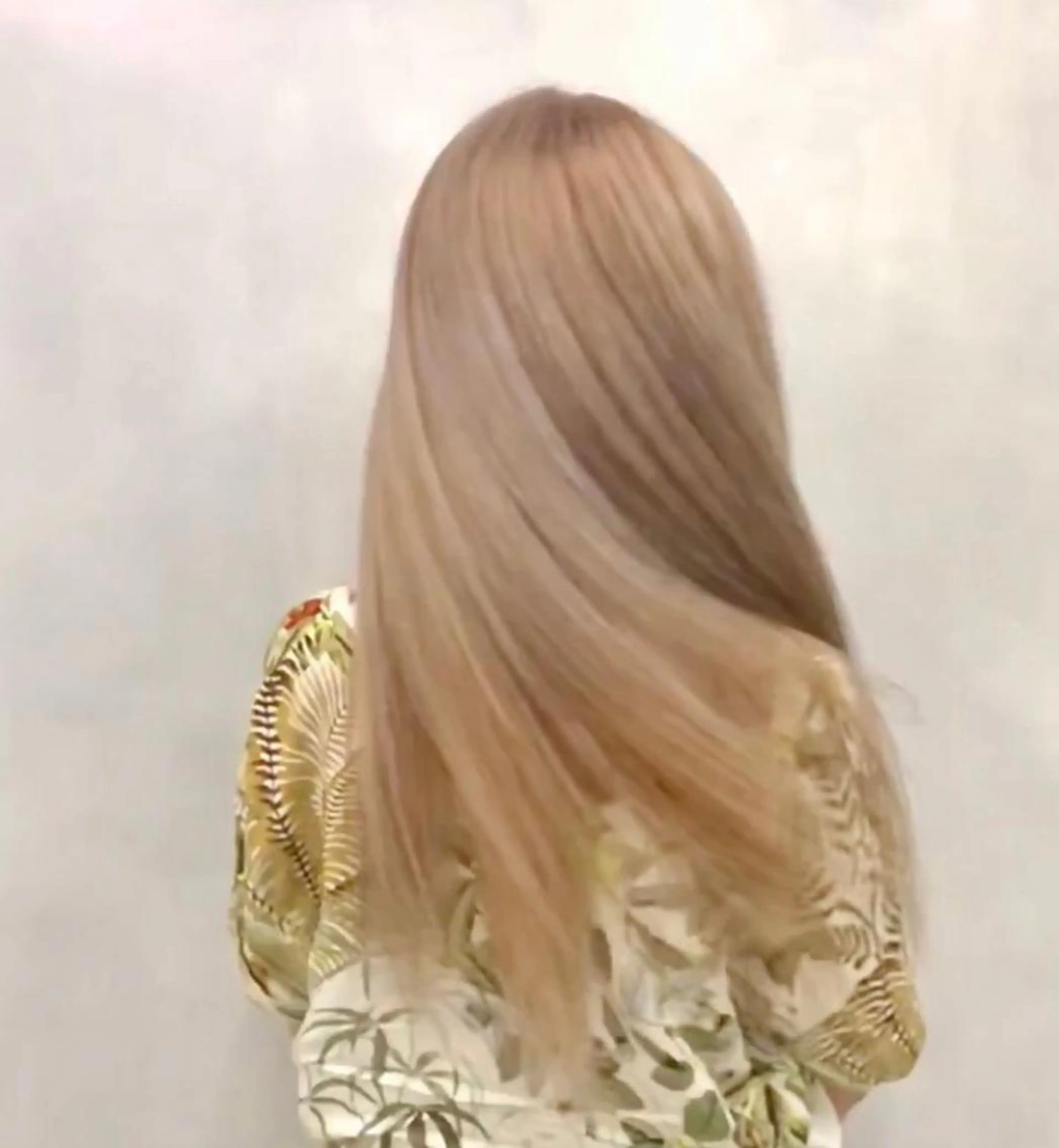 ロング カラー カット・ブリーチ TAIGAのヘアスタイル